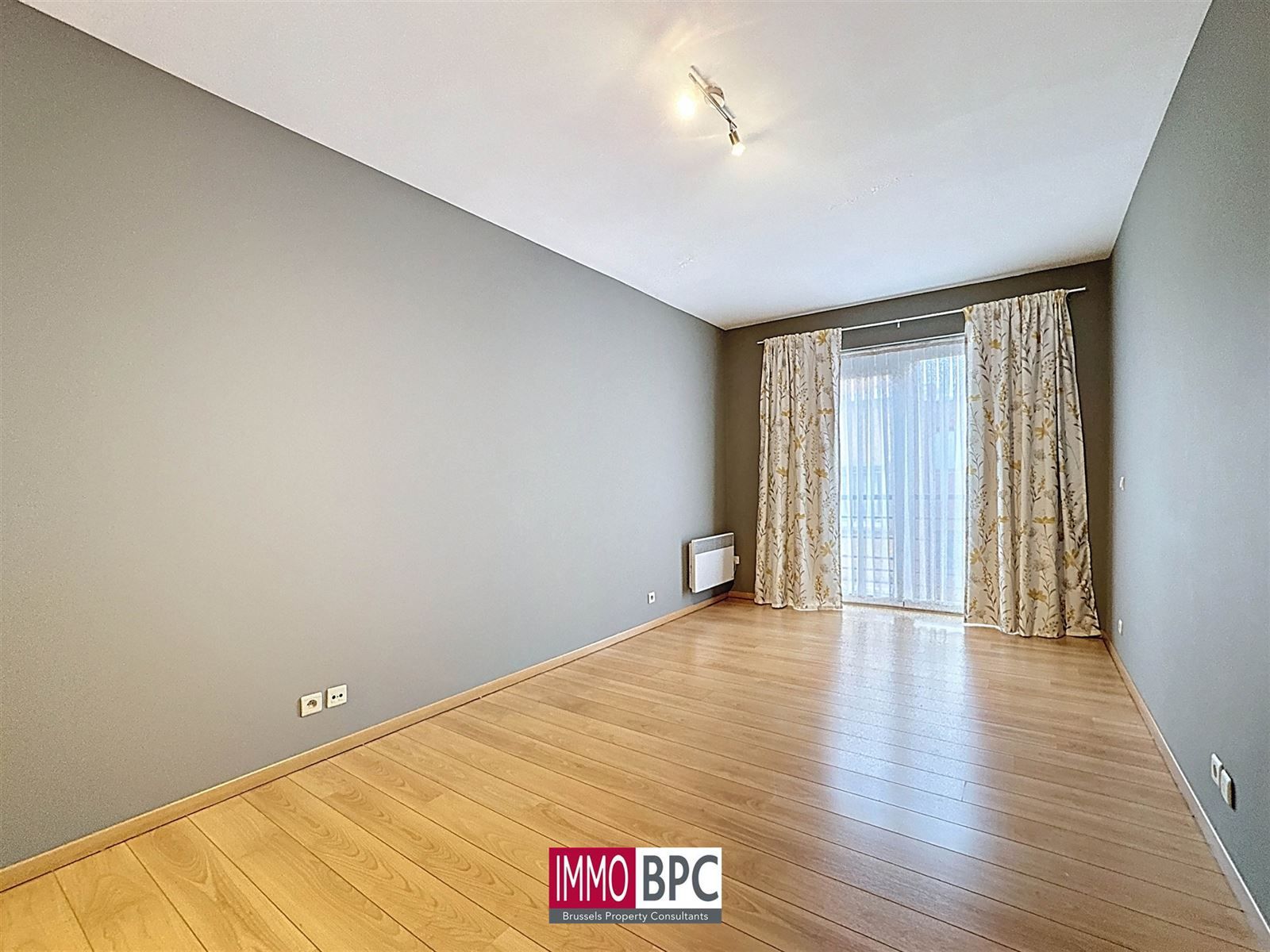 MODERN APPARTEMENT IN HARTJE JETTE – TOPLIGGING NABIJ PLACE MIRROR foto 9