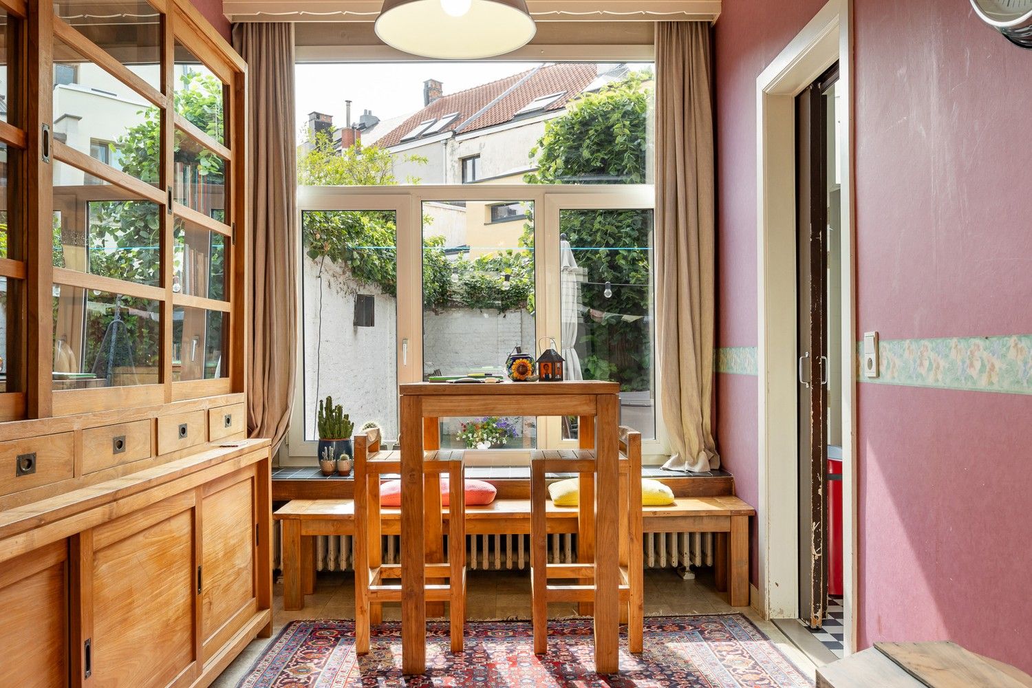 Op te frissen burgerwoning gelegen aan de Zurenborgwijk. foto 3