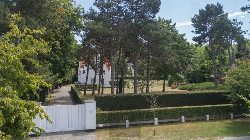 Uitzonderlijke villa op 3299m² gelegen op toplocatie te Nieuwpoort-Bad. foto 3