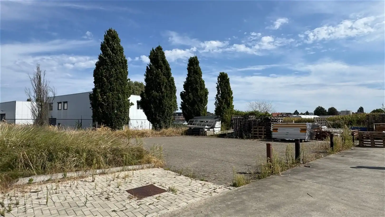 Bedrijfspand met uitmuntende zichtbaarheid foto 4