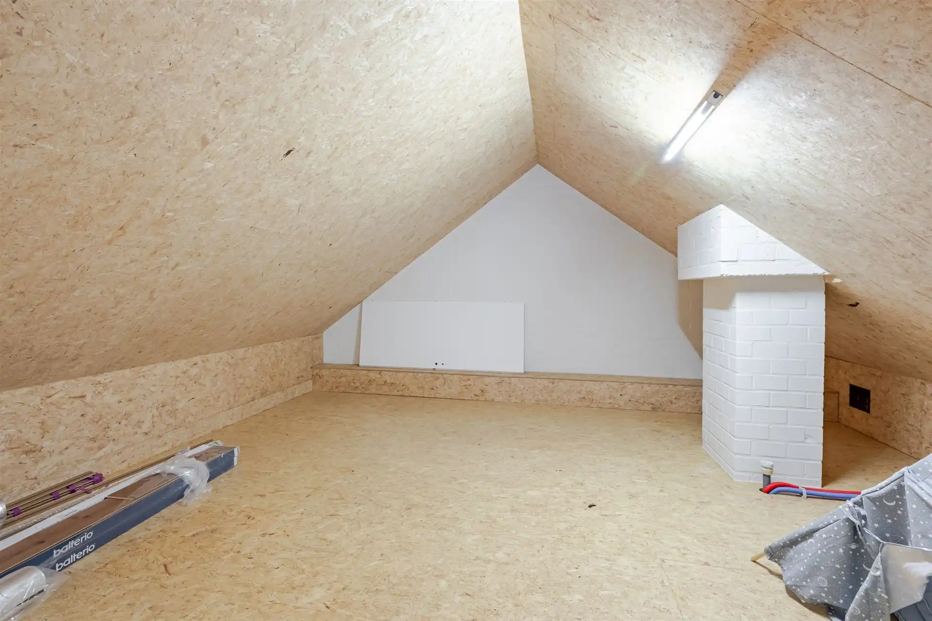 Riante woning met 4 slaapkamers , tuin en praktijk foto 53