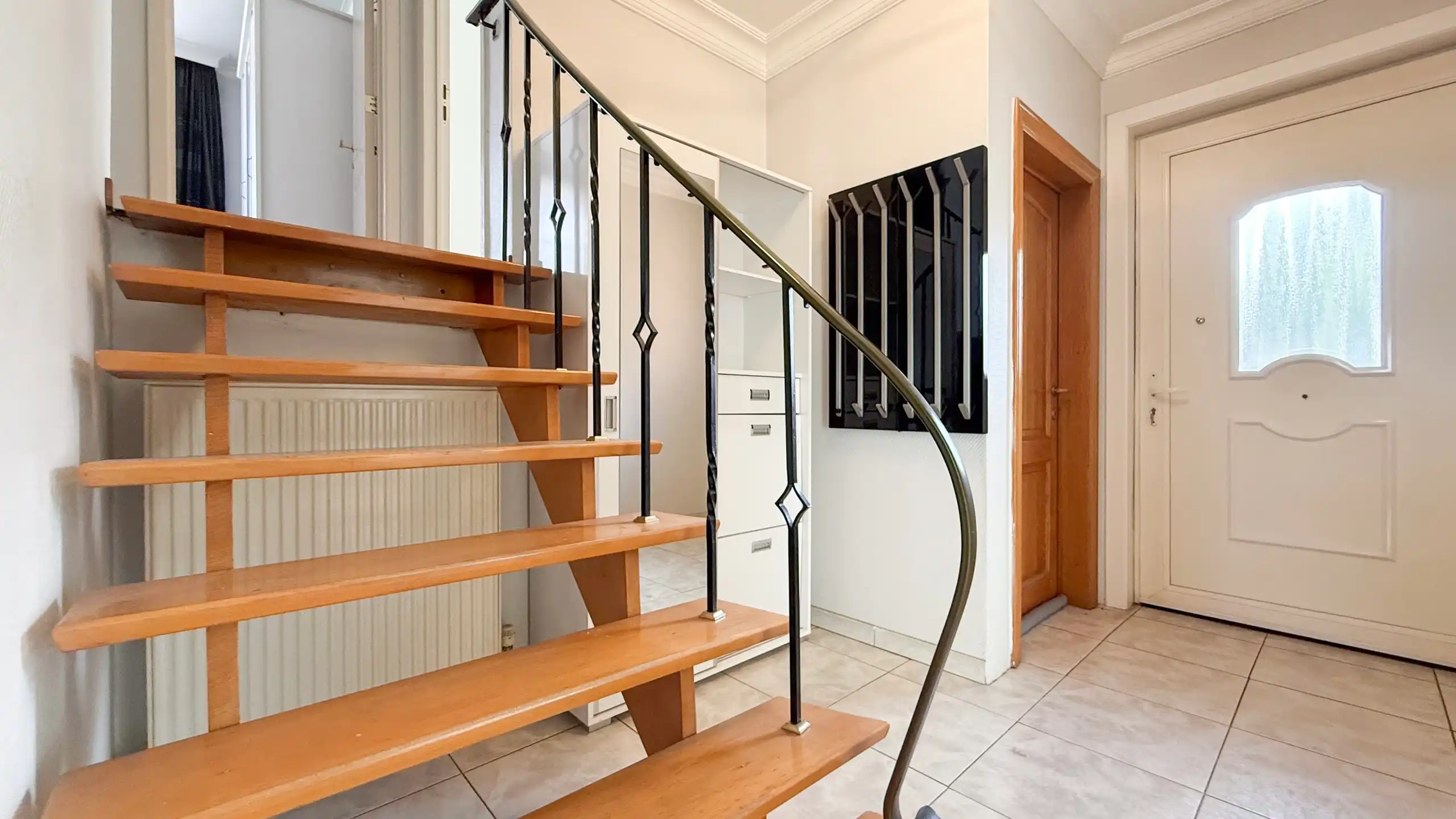 Ruime woning met 4 SLPK op een toplocatie! foto 26