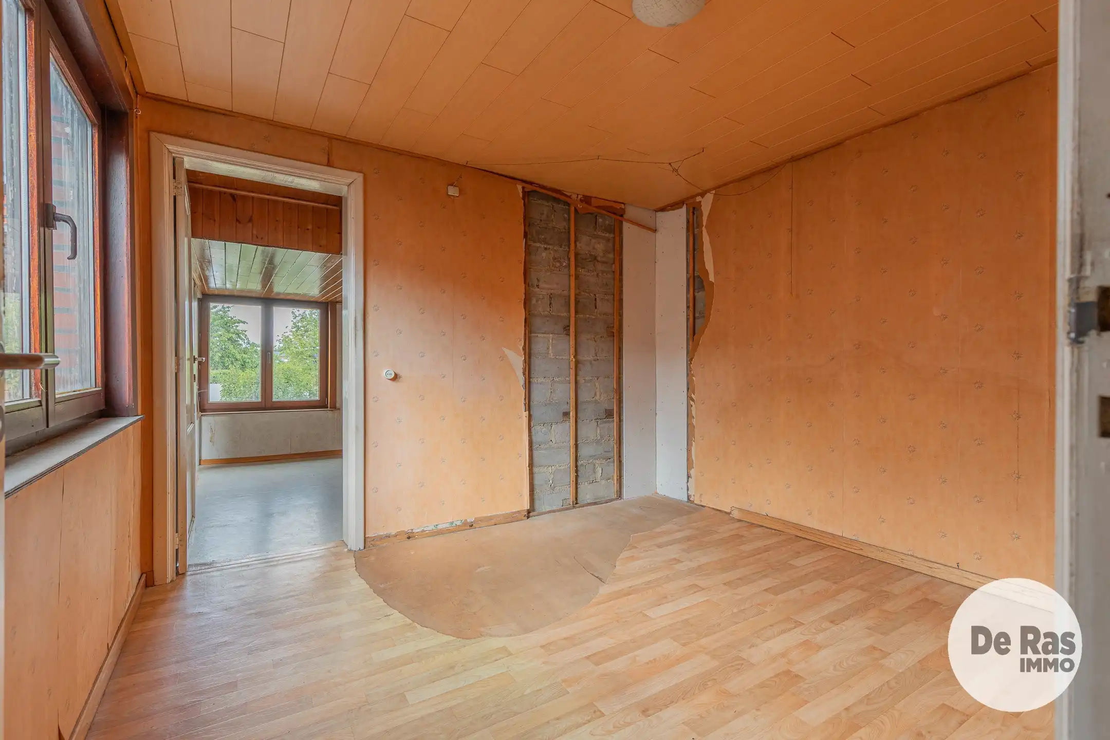 OOSTERZELE - Te renoveren woning met tal van mogelijkheden foto 23