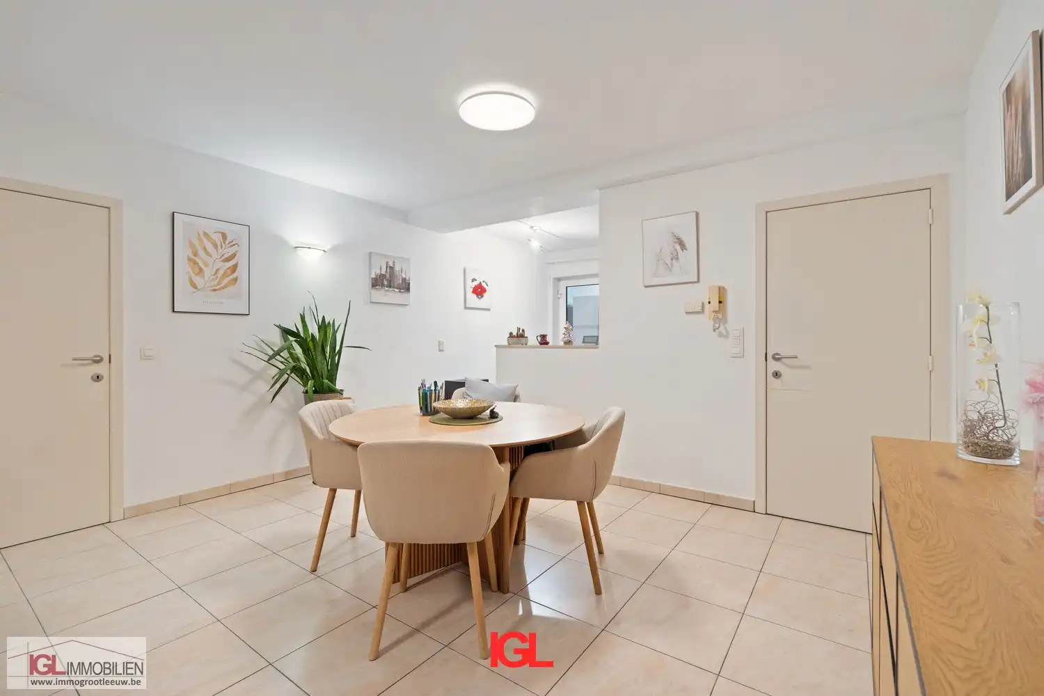 Lichtrijk appartement met 2 slaapkamers en terras te koop op de Rink – centrum Sint-Pieters-Leeuw foto 5