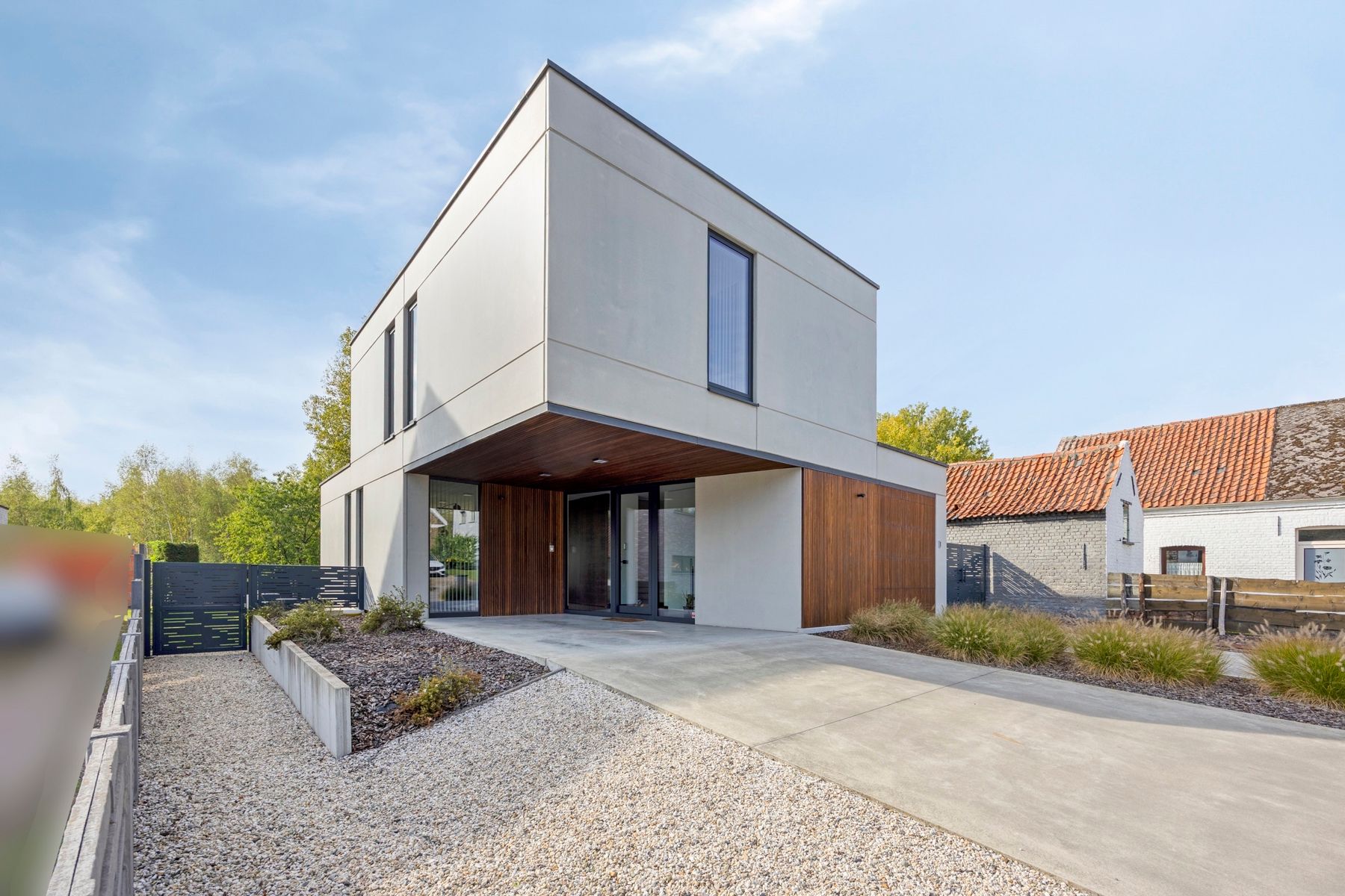 *** ONDER COMPROMIS *** foto {{pictureIndex}}