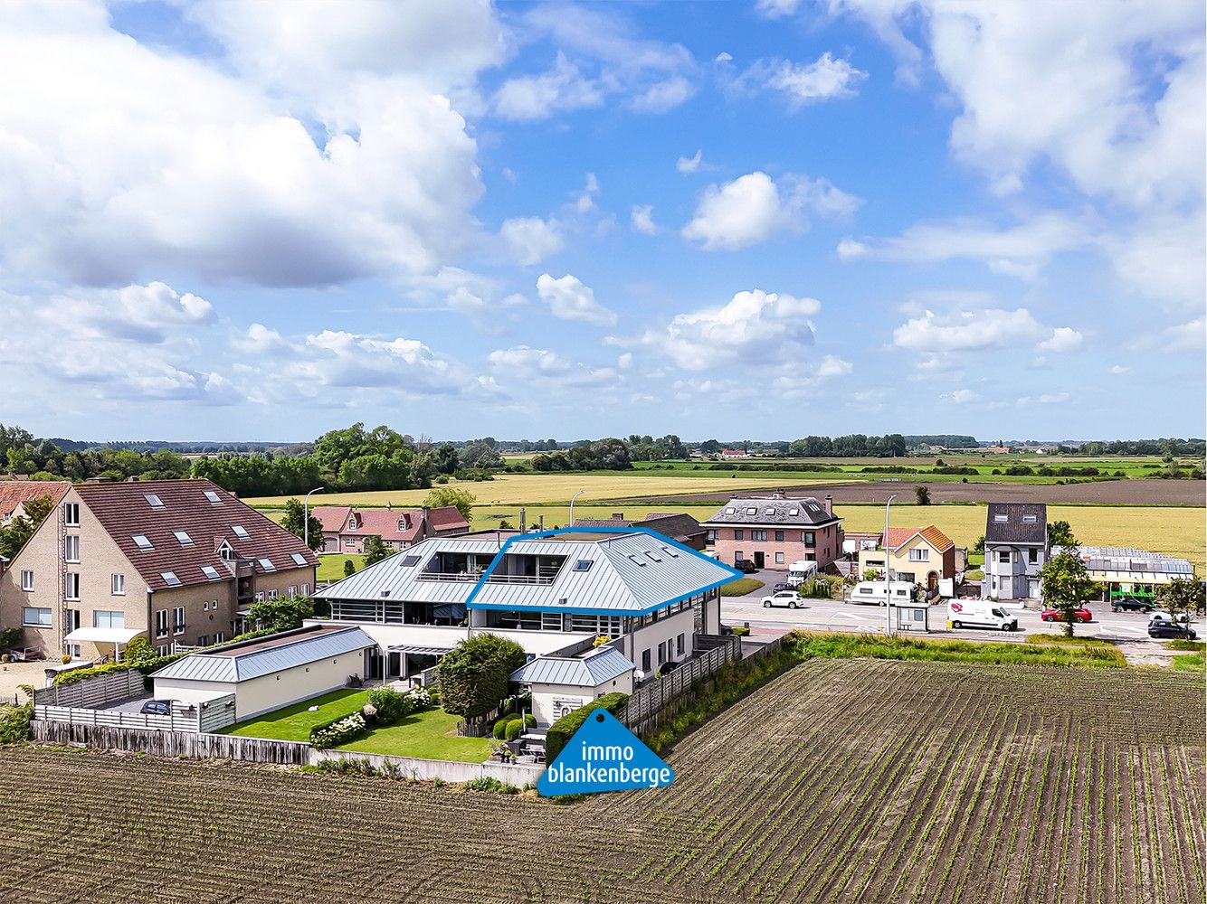 Ruim Appartement met Twee Slaapkamers en Prachtig Landelijk Zicht foto {{pictureIndex}}