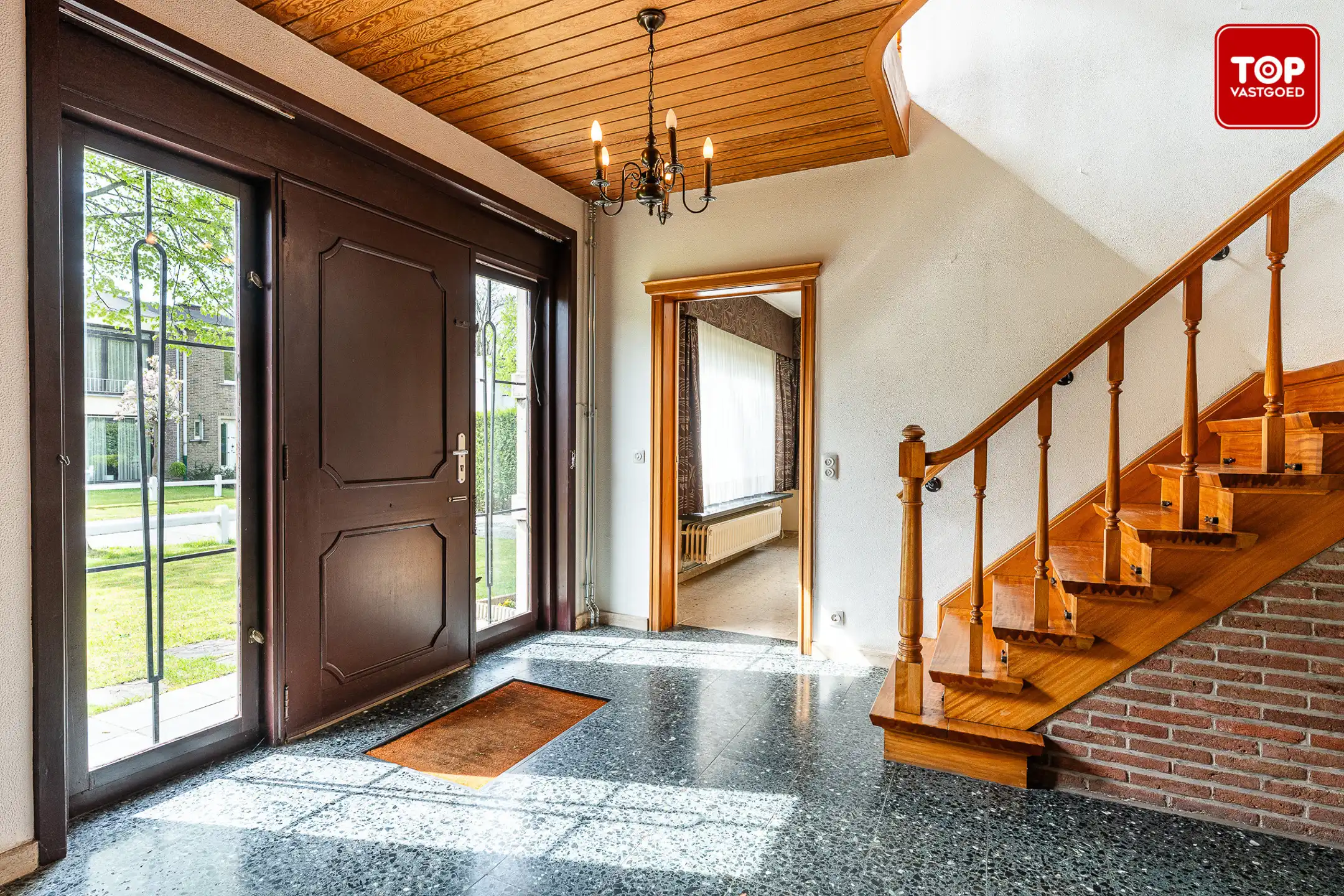 Te renoveren karaktervolle villa met 4 slaapkamers, gelegen op een perceel van 900 m². foto 3