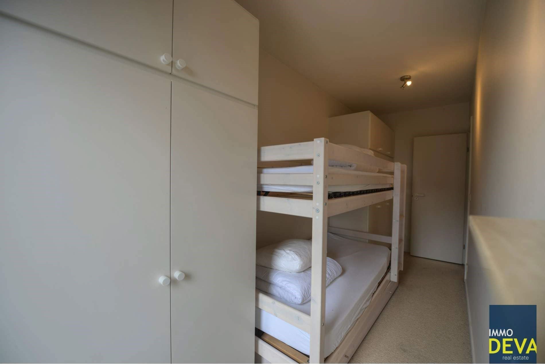 Bemeubeld appartement met zonnig terras goed gelegen in de Van Bunnenlaan. foto 16