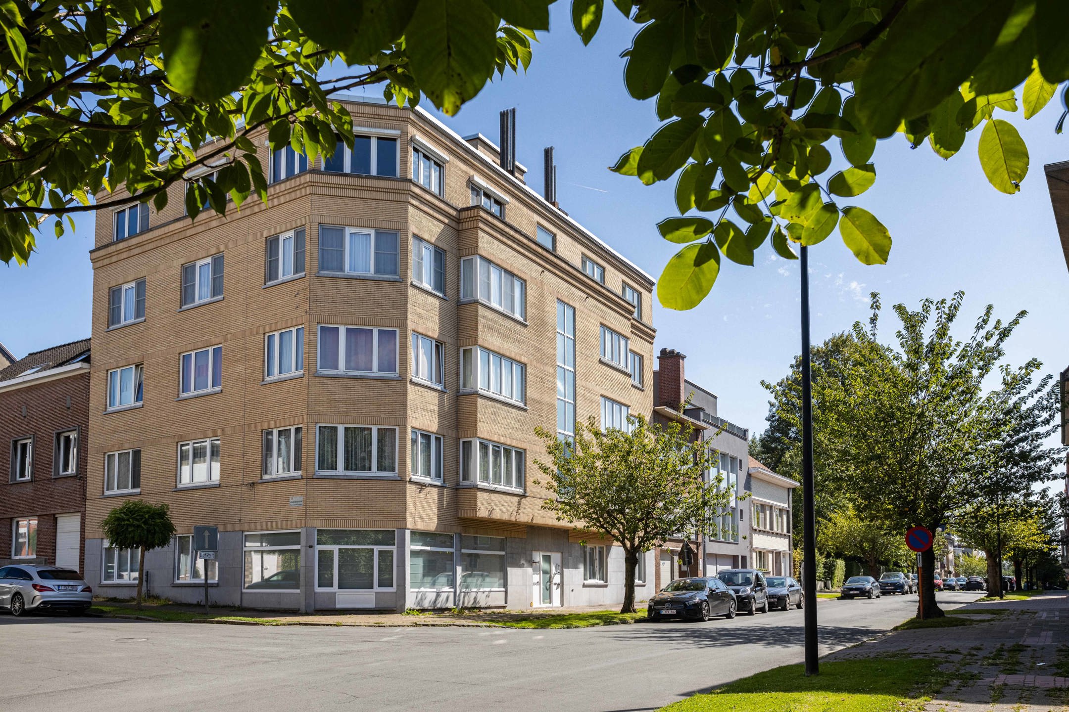 Ruim, energiezuinig appartement in art deco wijk! foto {{pictureIndex}}