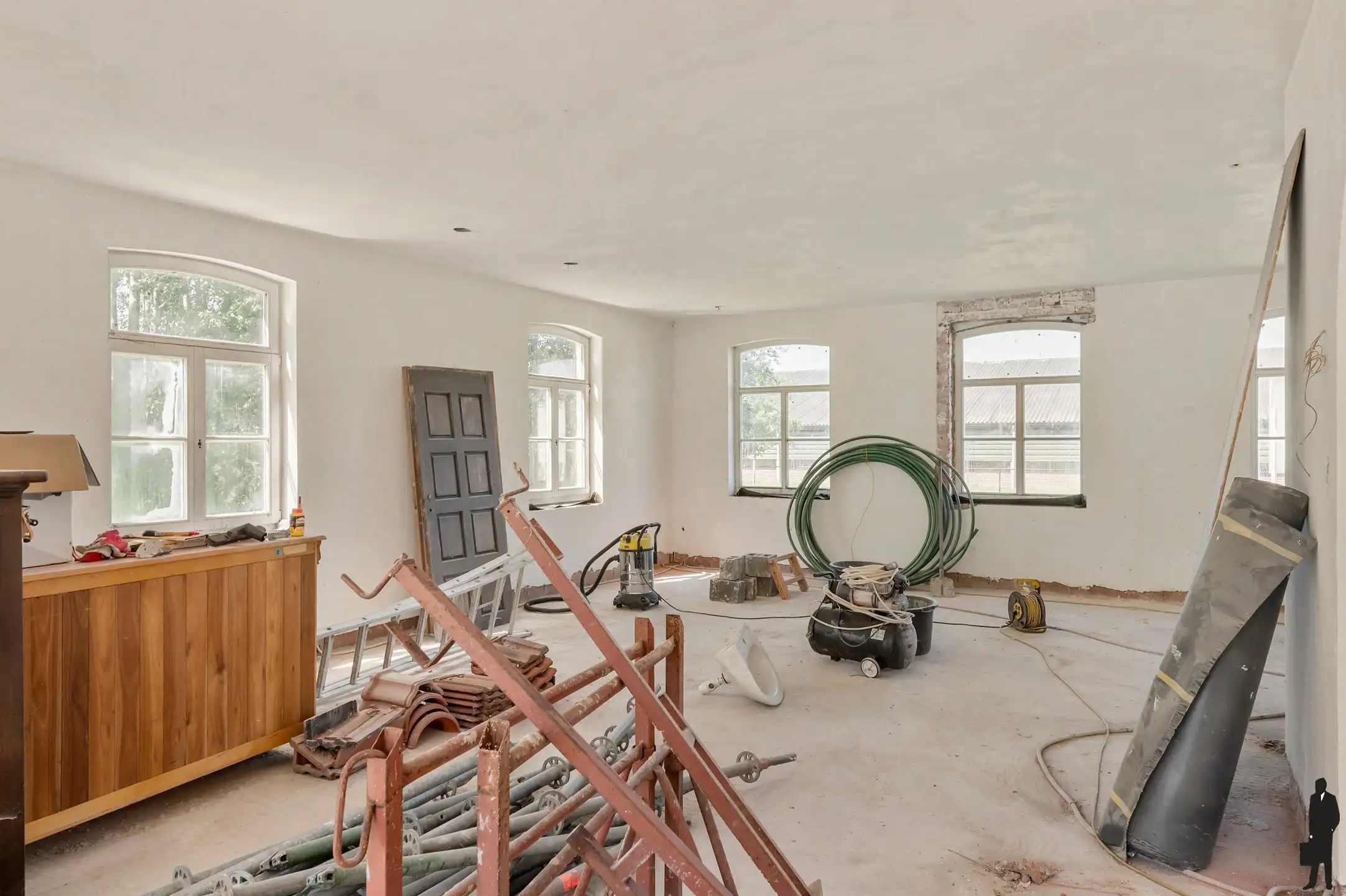 Authentieke hoeve in renovatie op een uitzonderlijk ruim perceel, rustig en landelijk gelegen met een uitstekende zuidelijke oriëntatie. foto 7