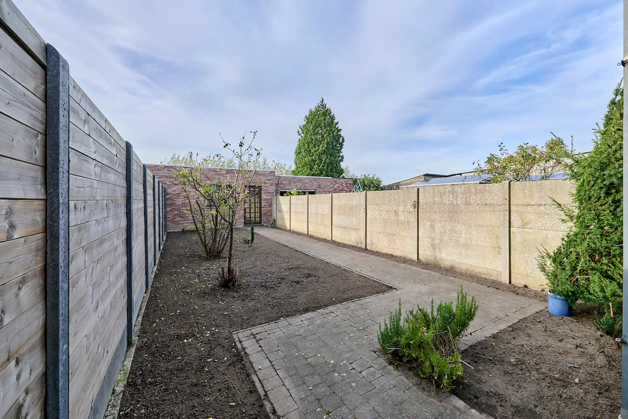 Ruim handelspand met bovenliggend appartement foto 14