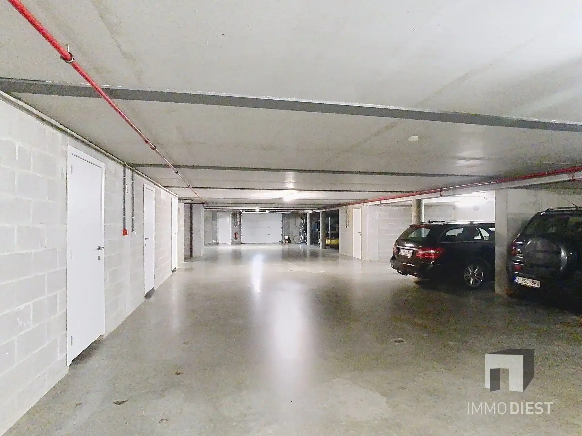 Gelijkvloers app - 2 slpk - tuin - garage - berging foto 18