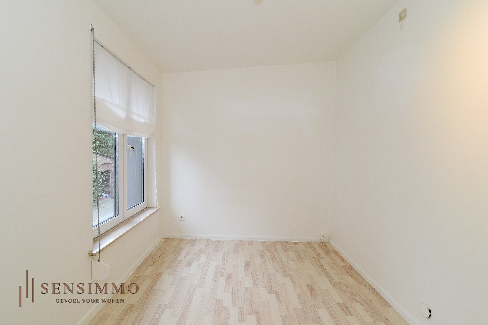 Gerennoveerde halfopen bebouwing met 3 slaakamers, terras, tuin en dubbele garage foto 18