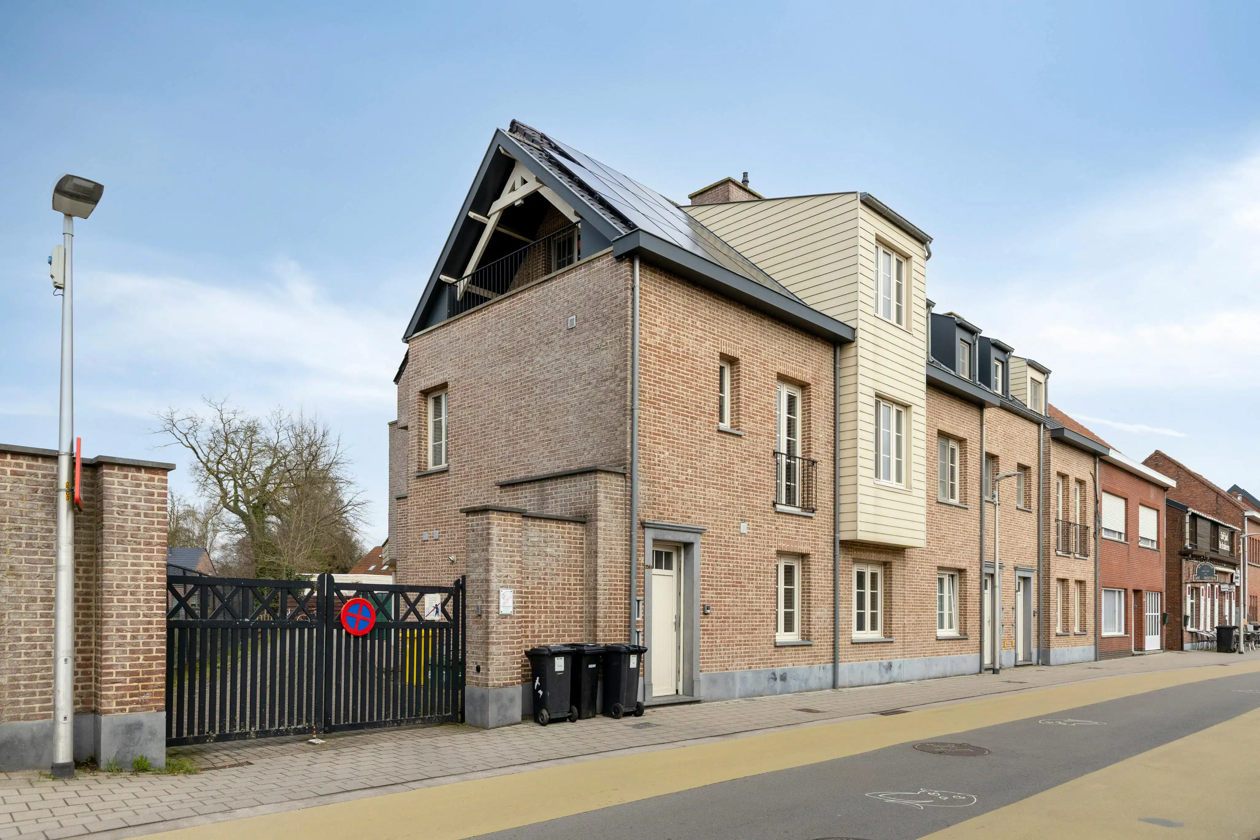 Instapklaar gelijkvloers app met terras en autostaanplaats! foto 2