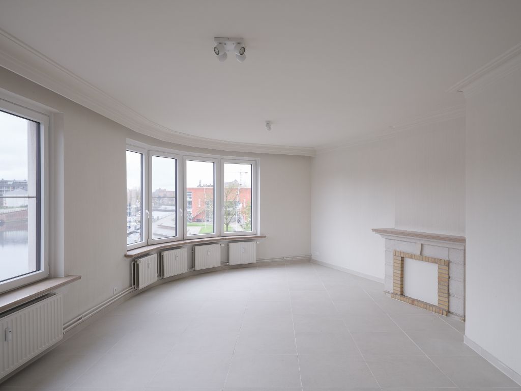 Gerenoveerd 2 slaapkamer appartement met unieke zichten op de Gentse binnenwateren foto 4
