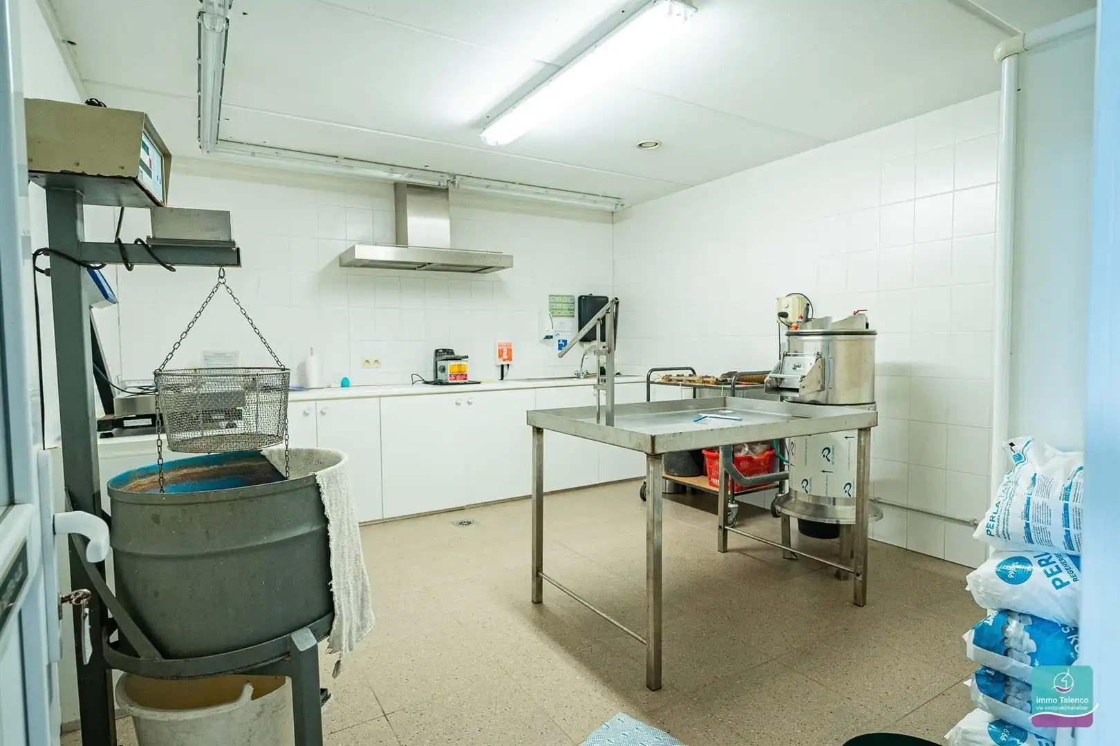 Loods - Opslagruimte op 1 ha 27 are 10 ca - 2300 m² foto 12