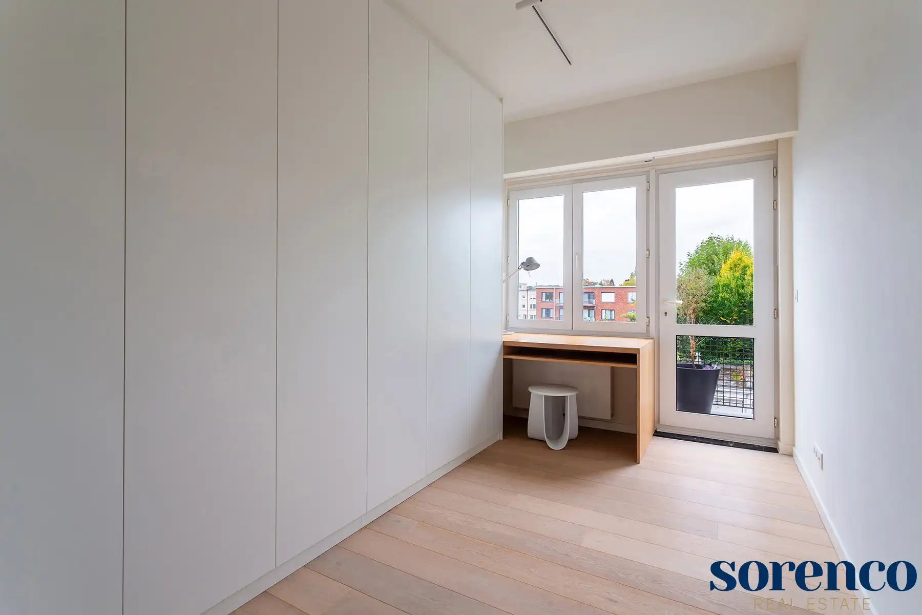 Wilrijk - Gerenoveerd en lichtrijk hoekapp.+ terras. foto 17