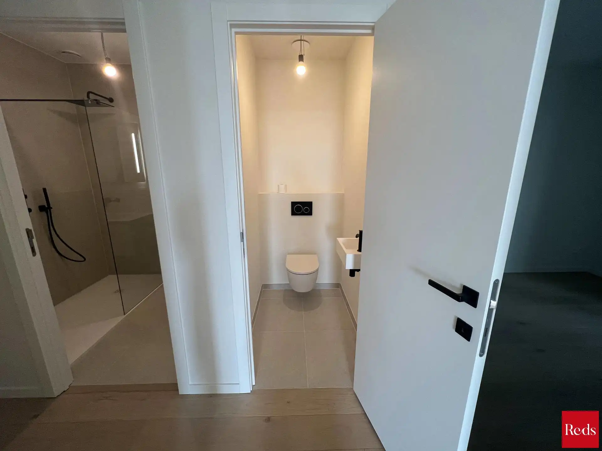 2-slaapkamer appartement met ruim terras en parking foto 8