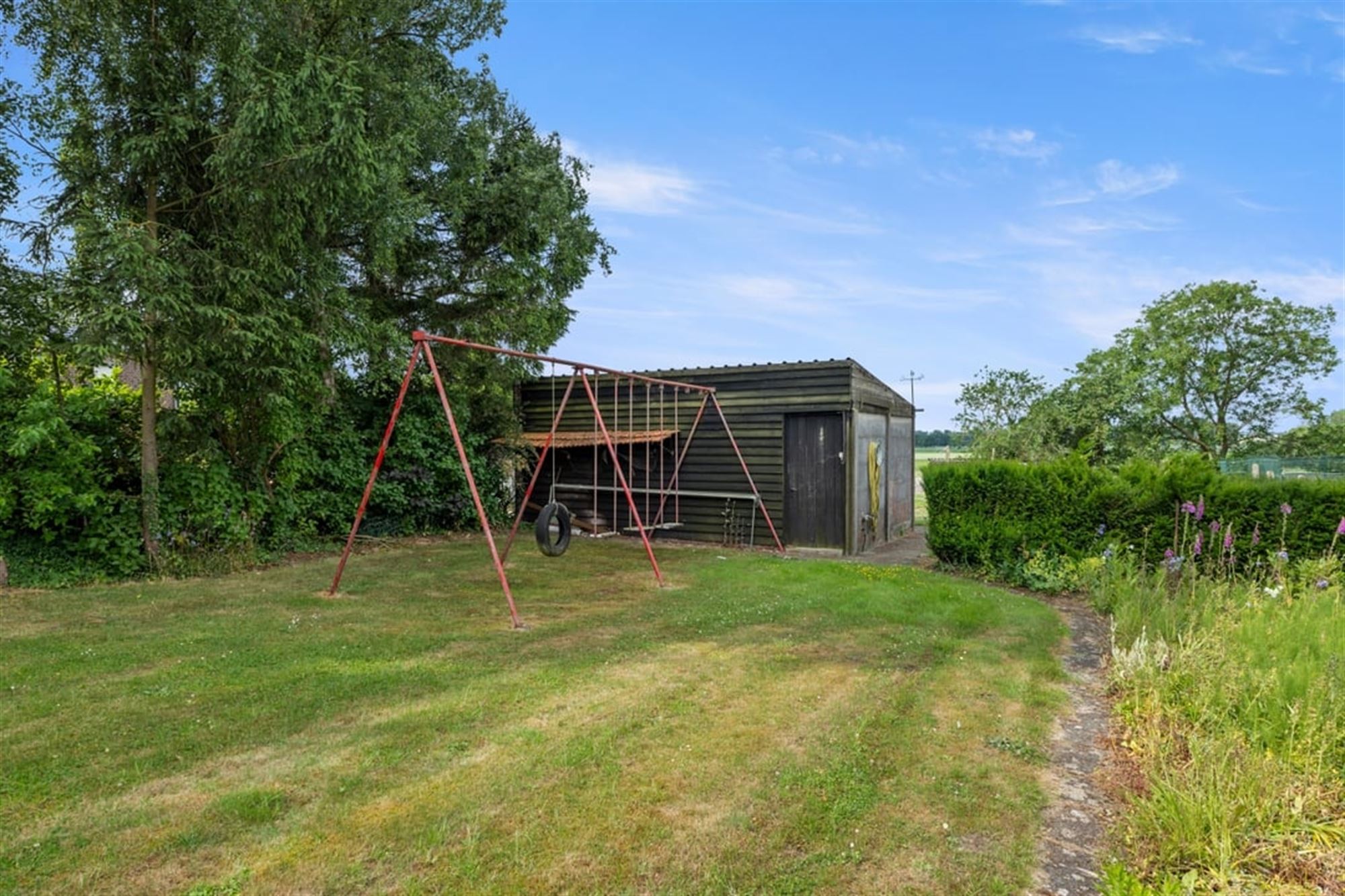 OP TE FRISSEN GELIJKVLOERSE GEZINSWONING OP EEN KNAP PERCEEL VAN 14A29CA IN WOMMERSOM foto 31