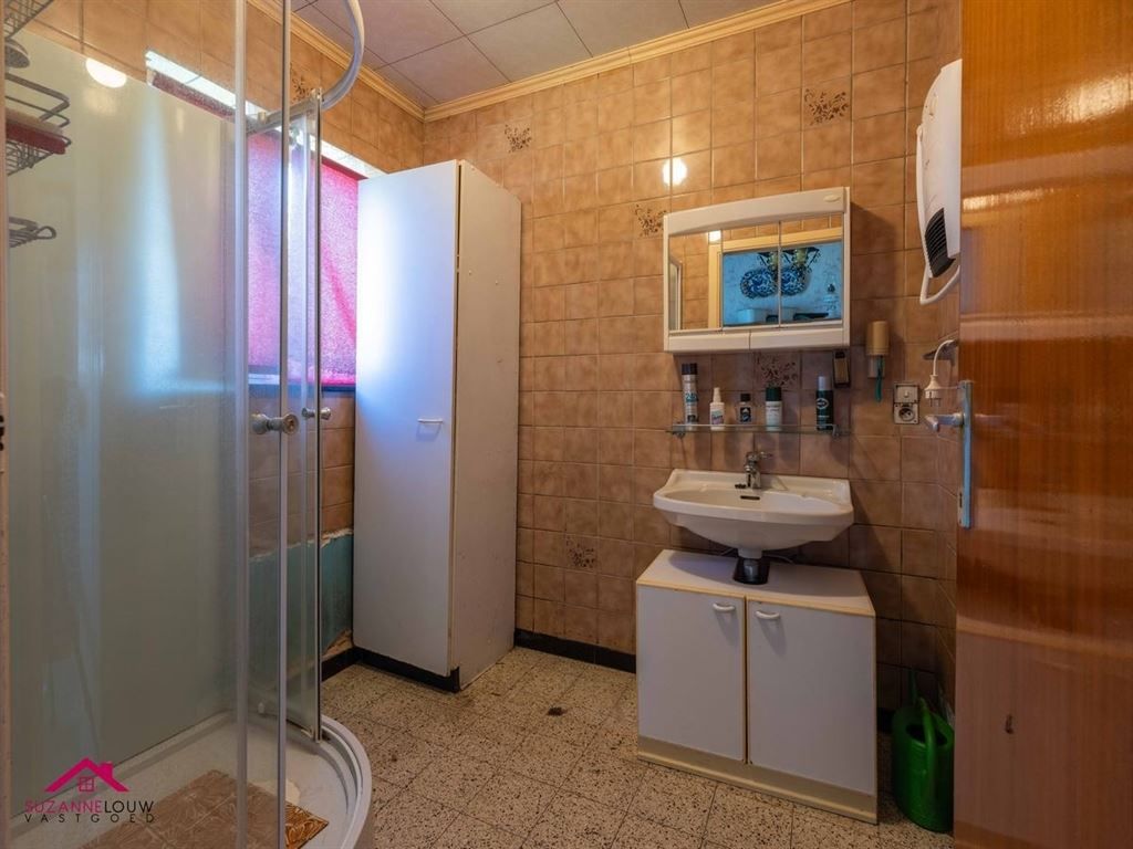 Vrijstaande woning, te renoveren naar eigen smaak en wensen foto 25