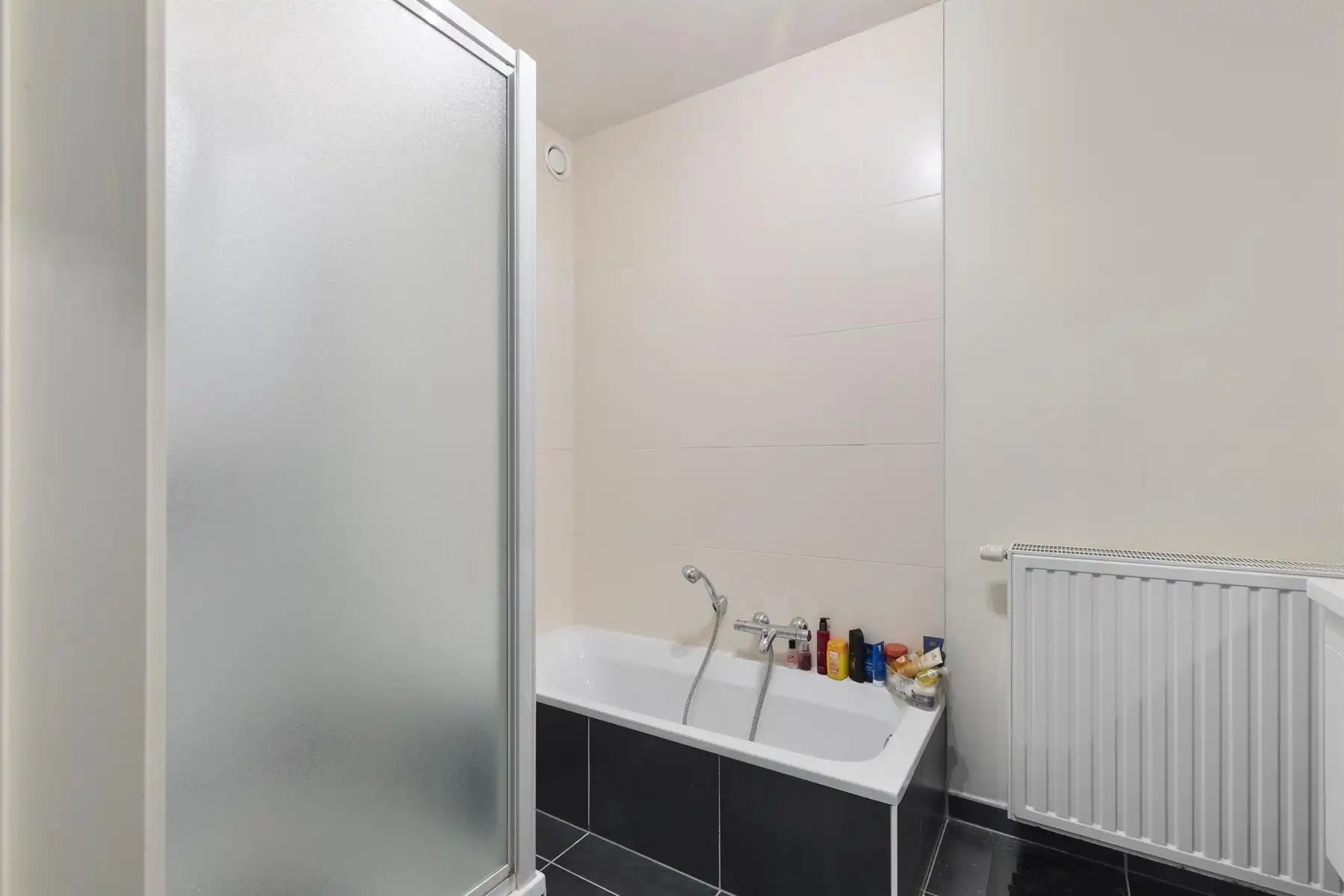 Centraal gelegen duplex appartement met 2 slaapkamers en terrassen te Wetteren  foto 10