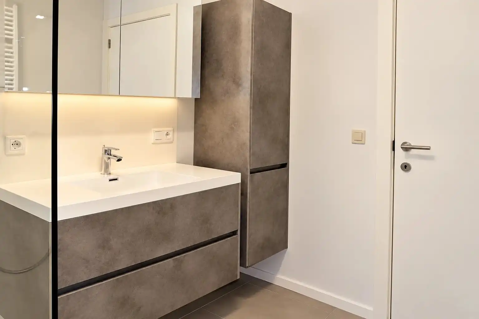 Prachtig en recent gelijkvloers appartement met 2 slaapkamers en ruim terras in Eksel! foto 9