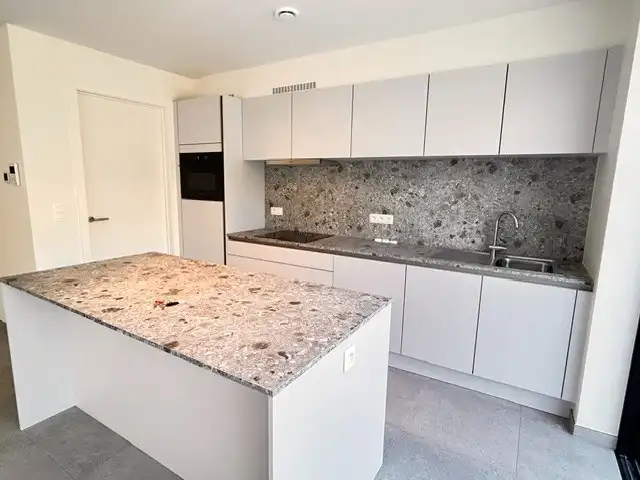 Gelijkvloers app met 2 slaapkamers in centrum Hasselt foto {{pictureIndex}}