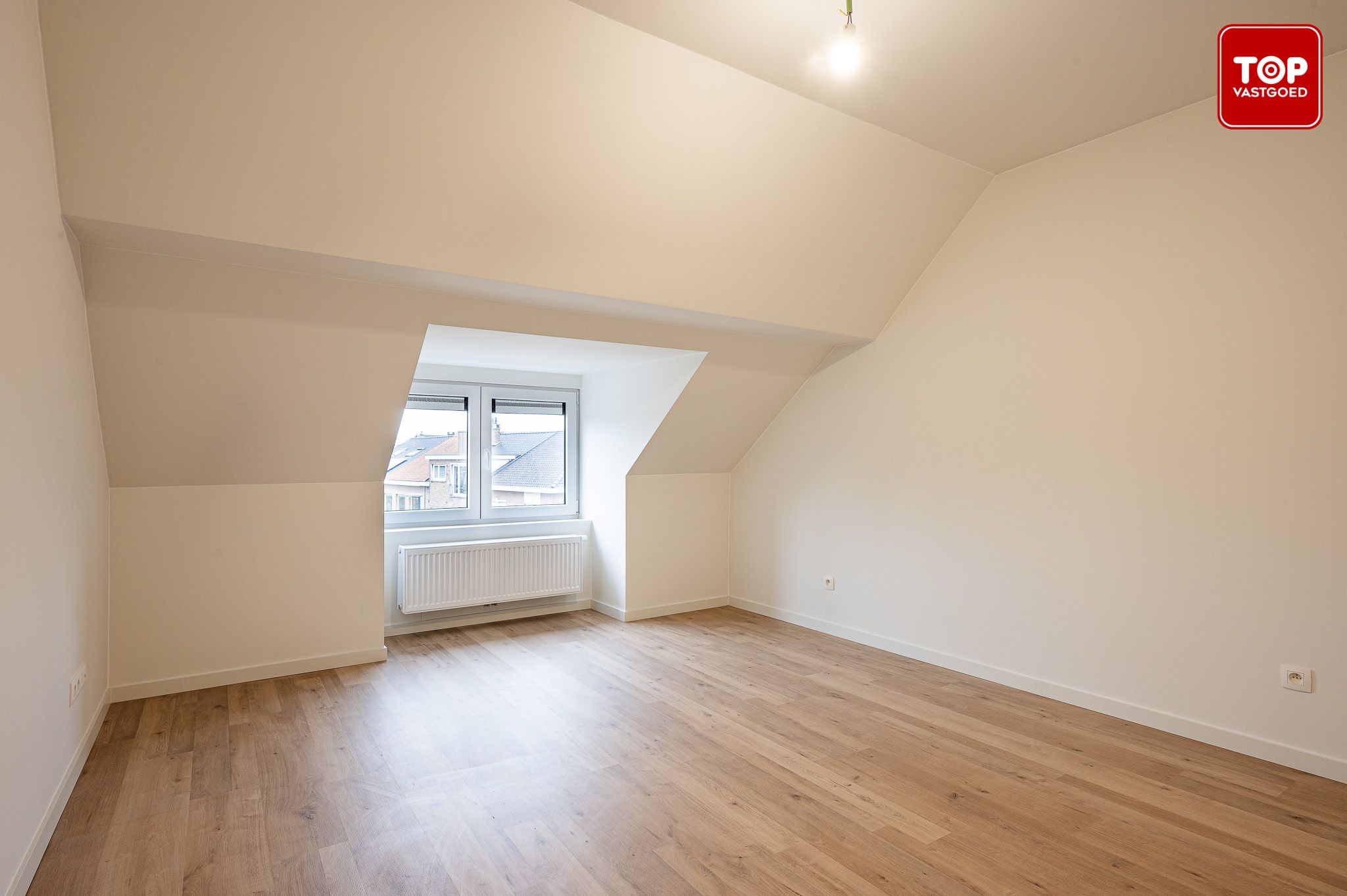 Totaal gerenoveerde woning (2024) met tuin en garage.  foto 22
