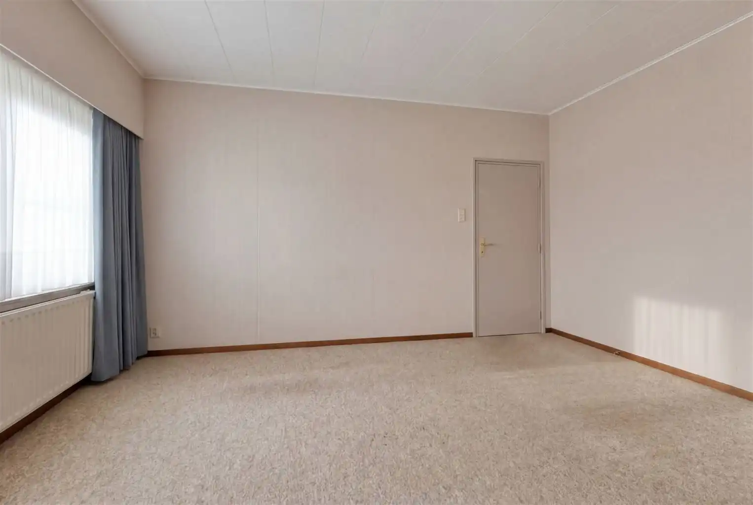 Ruime halfopen stadswoning met 3 slaapkamers, gezellige binnenkoer en achterliggende loods in het centrum van Maaseik. foto 16