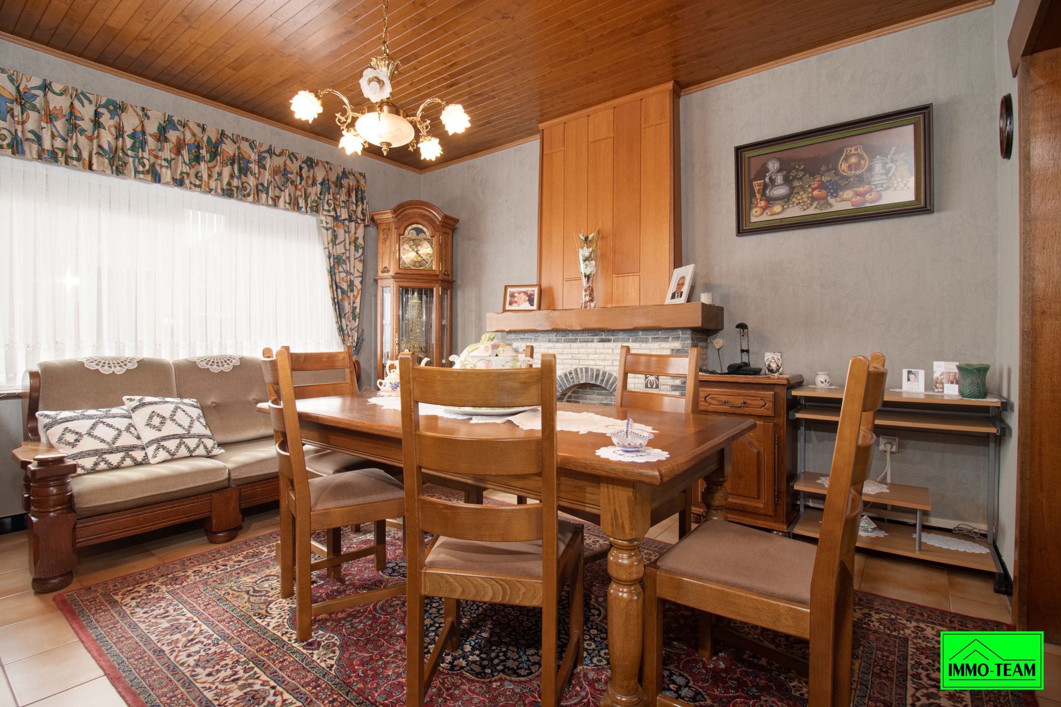 Ruime op te frissen 2-gevelwoning foto 3