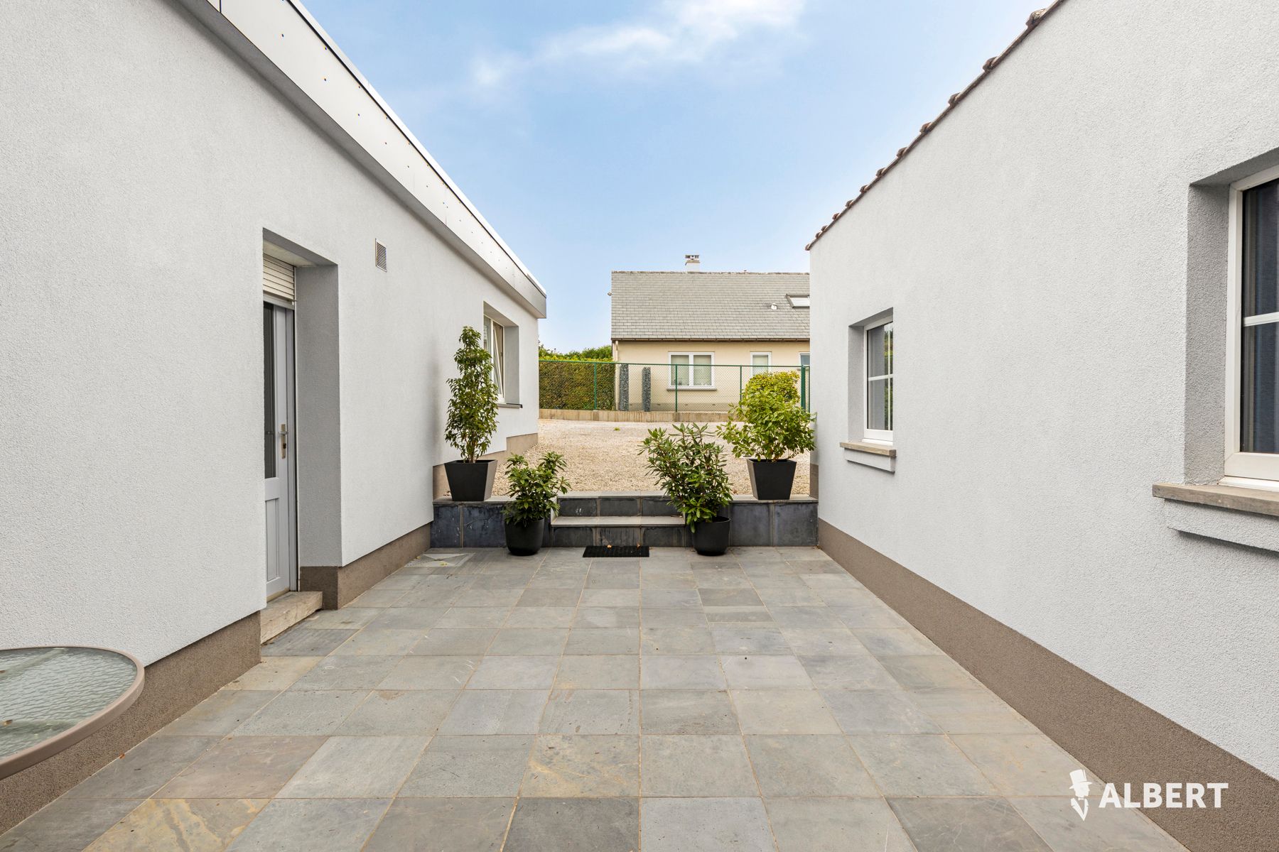 Opgrefriste opbrengsteigendom met 2 appartemente in Roosdaal foto 10