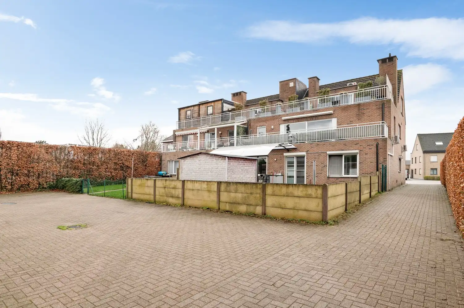 Instapklare tweewoonst met 4 slaapkamers in Wommelgem foto 38