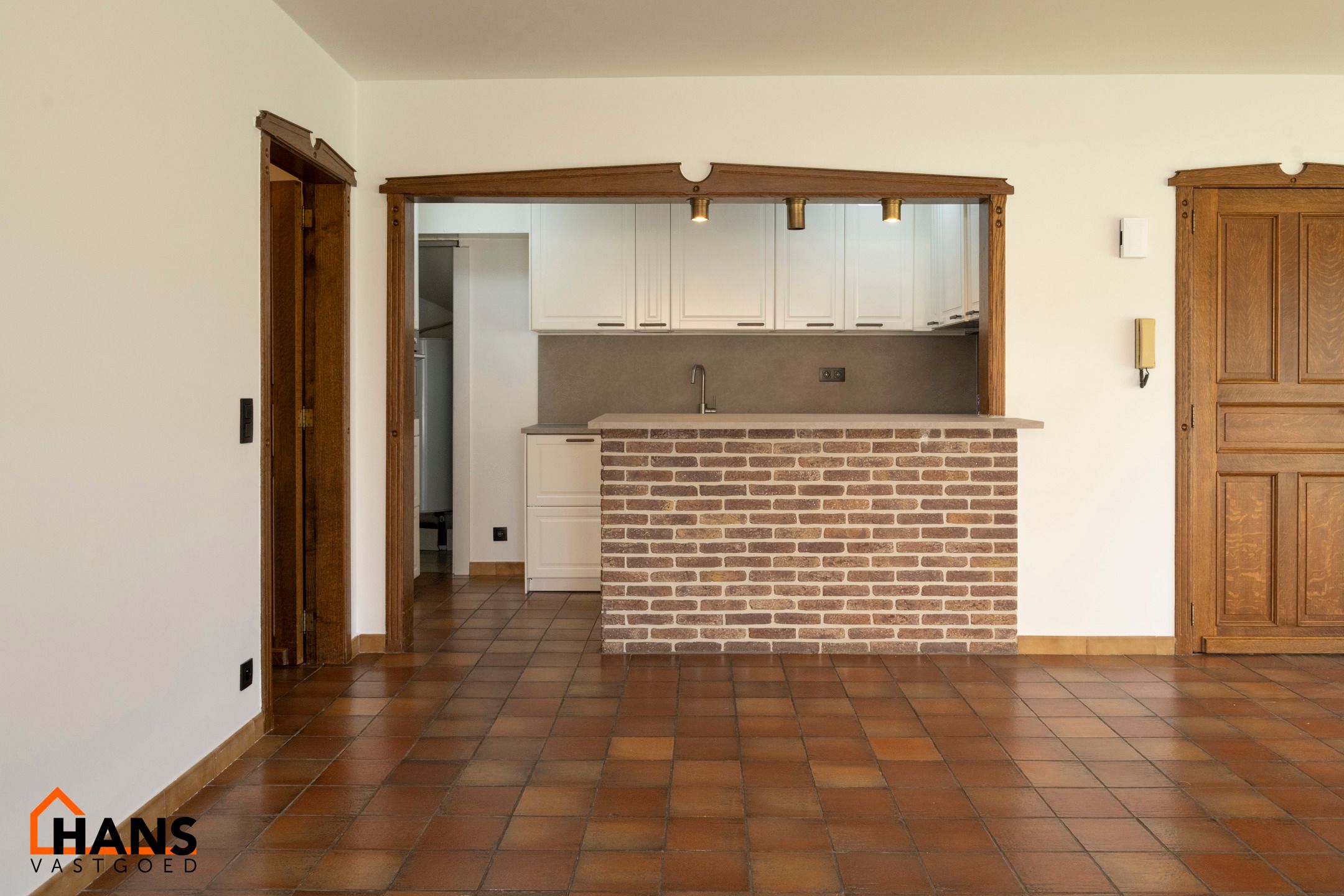 Gelijkvloersappartement deels gerenoveerd. foto 3