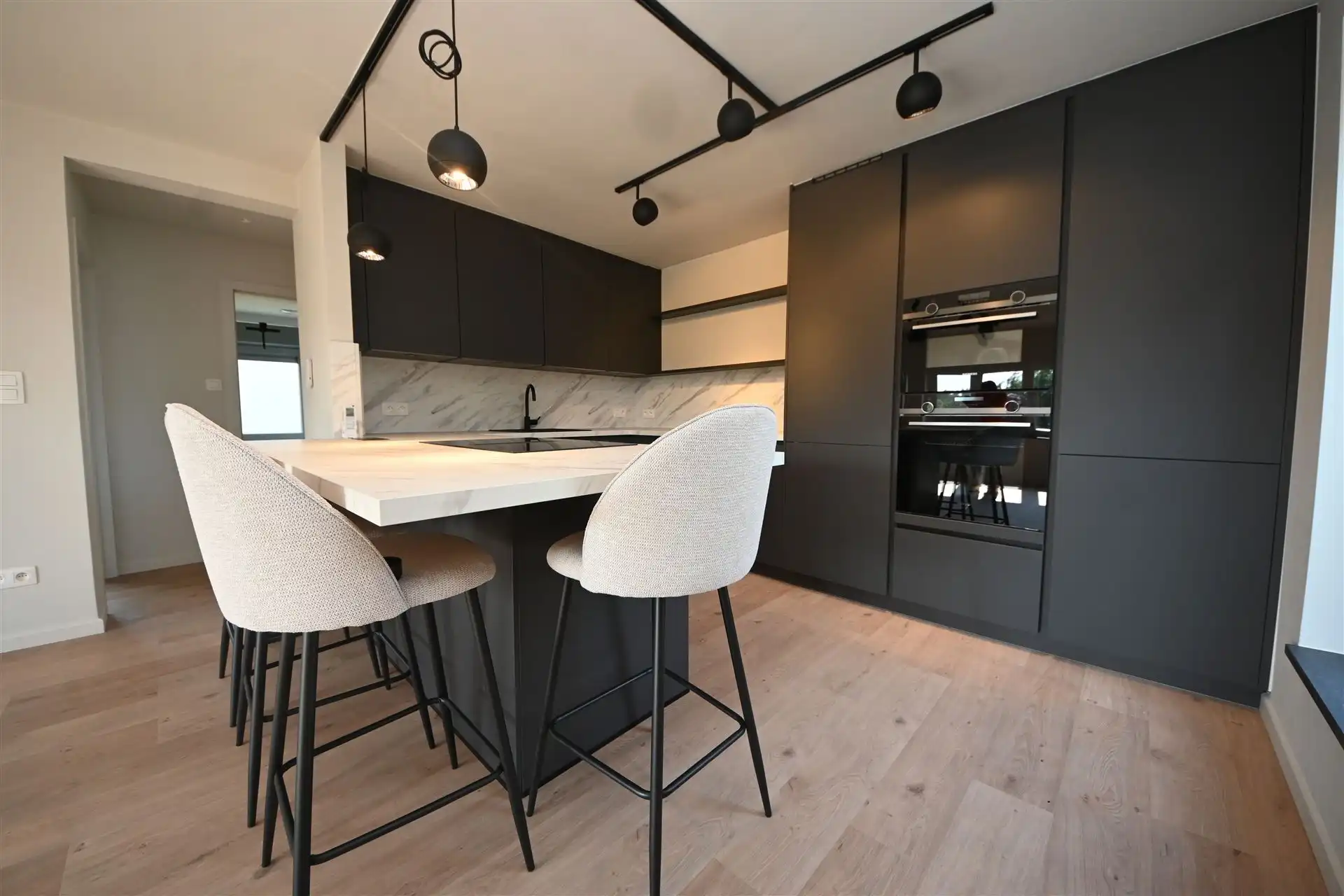 Gerenoveerd duplex appartement met 3 slaapkamers foto 3