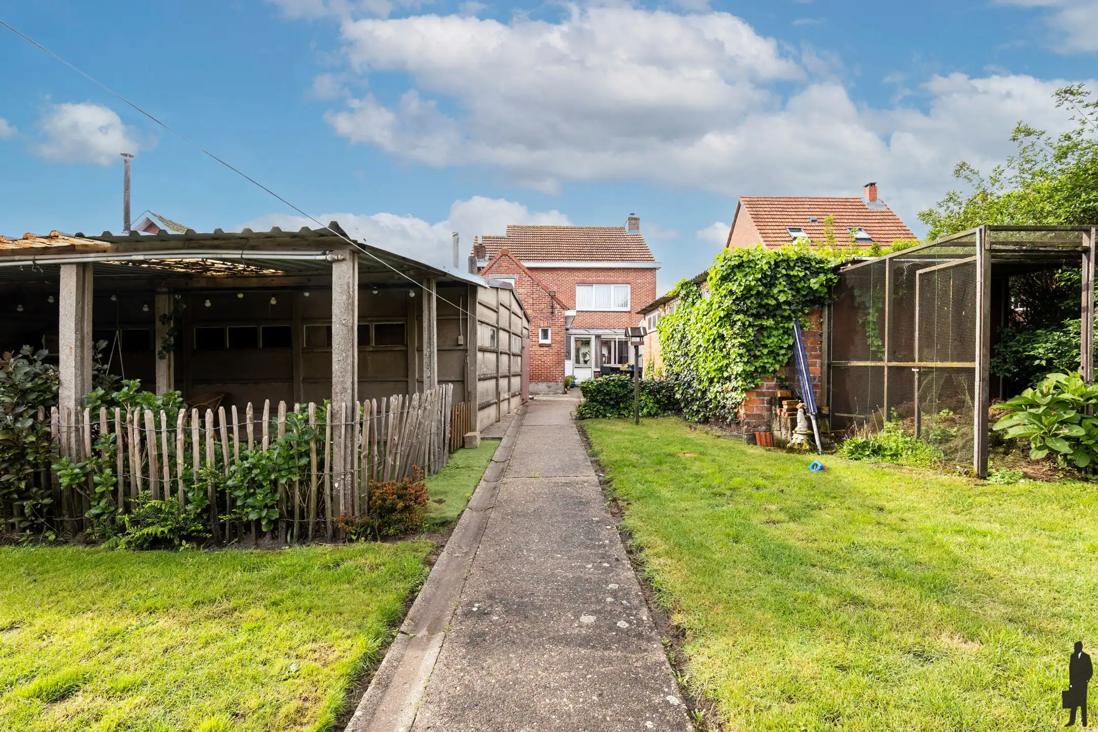 Gelegen te Minderhout, vinden we deze vrijstaande woning met 3 slpk. op ca. 561m². foto 19
