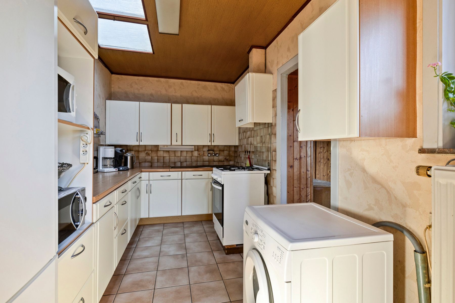 Gezinswoning met 4 slaapkamers, 2 badkamers, garage en tuin foto 7