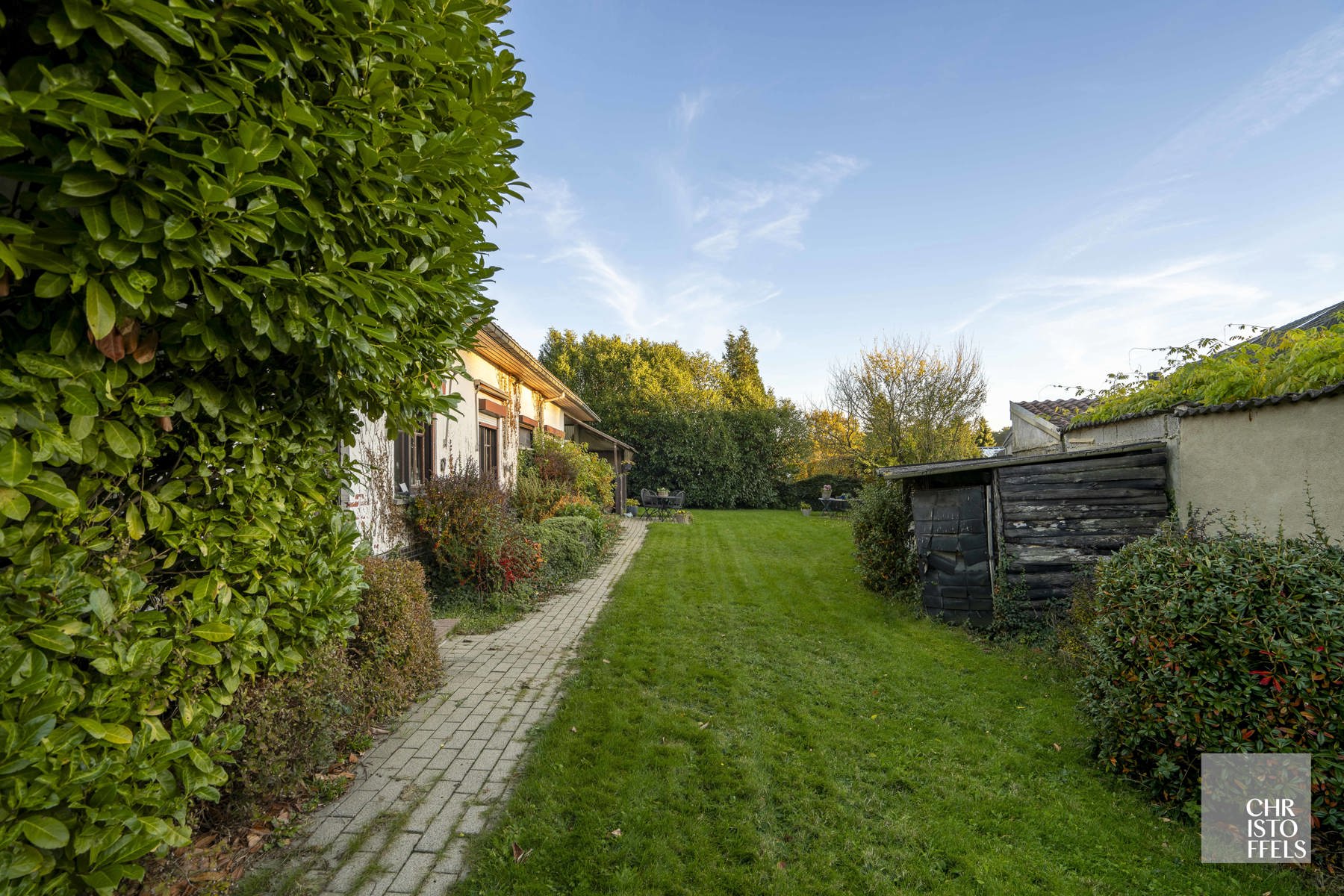 Op te frissen laagbouwvilla op een perceel van 1.257m² in het groen!  foto 9