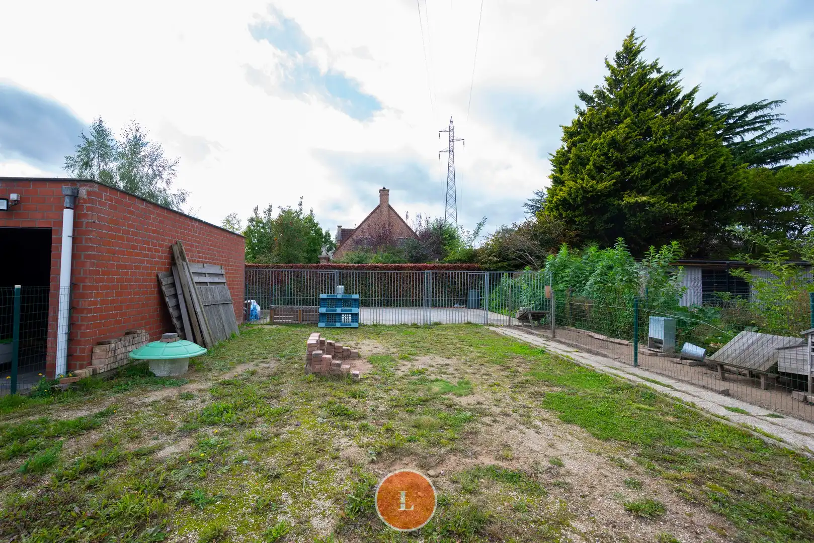 Ruime gezinswoning met grote tuin en uitweg te koop in Menen. foto 29