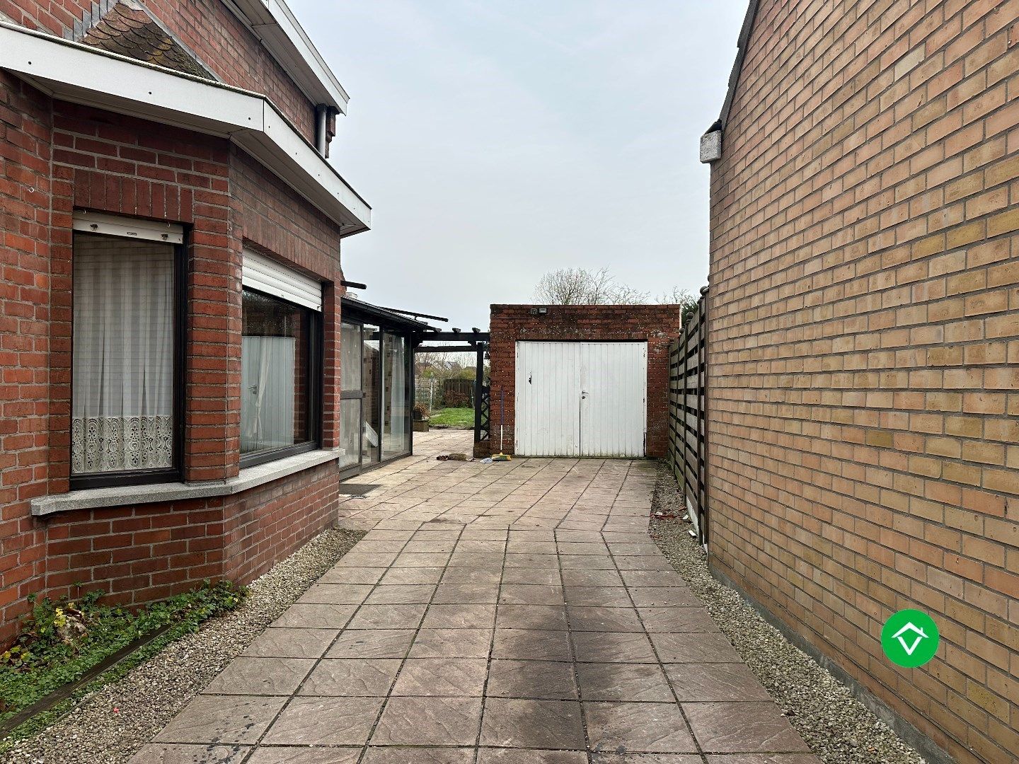 Op te frissen woning met vier slaapkamers te Eernegem foto 19