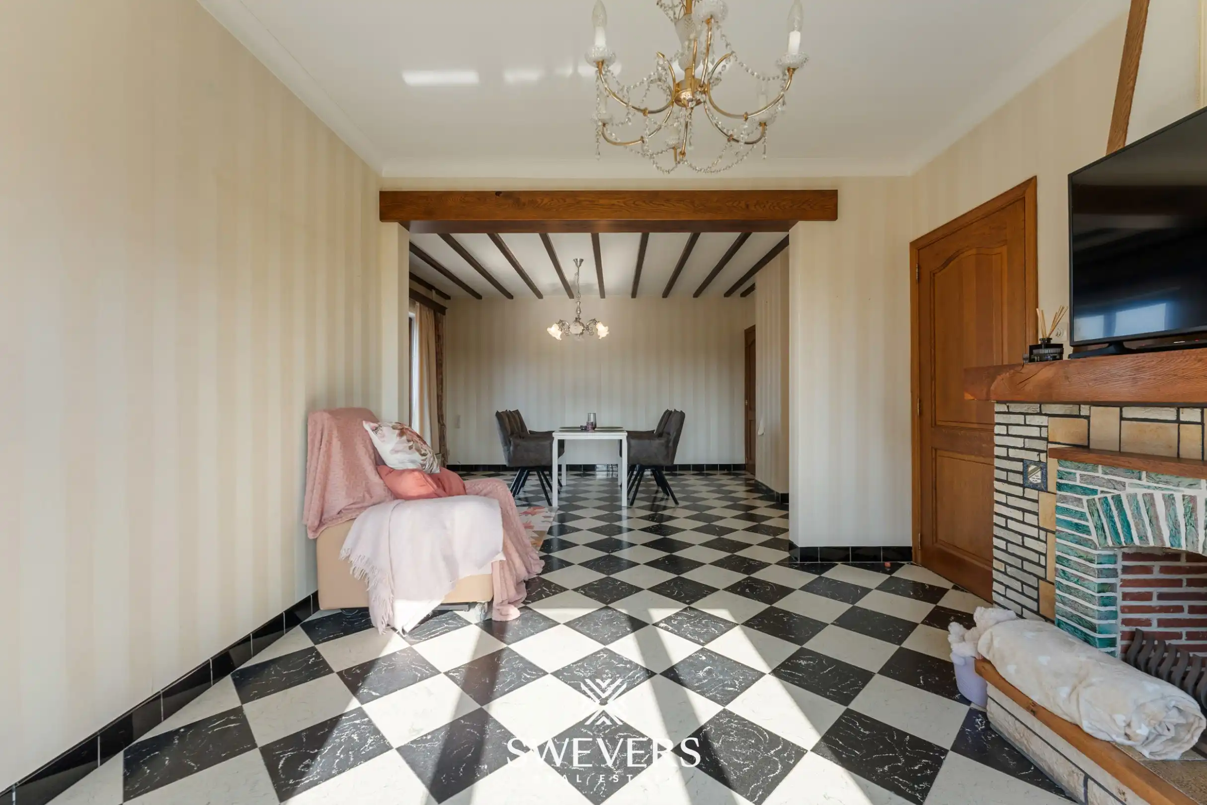 Te renoveren woning met 4 slaapkamers, grote tuin en omliggende velden op rustige ligging nabij centrum Diepenbeek foto 9