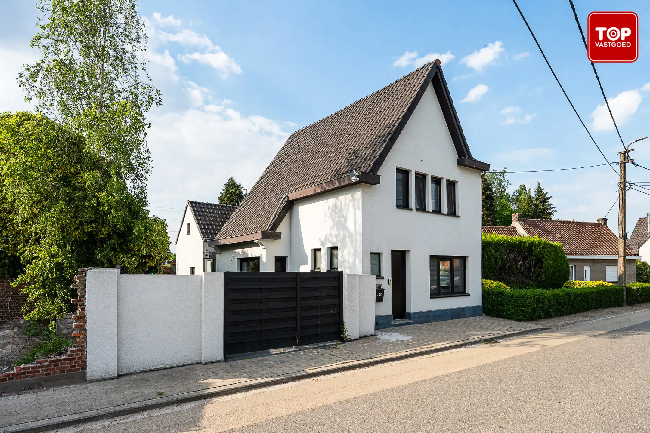 Gerenoveerde open bebouwing met 5 slaapkamers en tuin foto {{pictureIndex}}