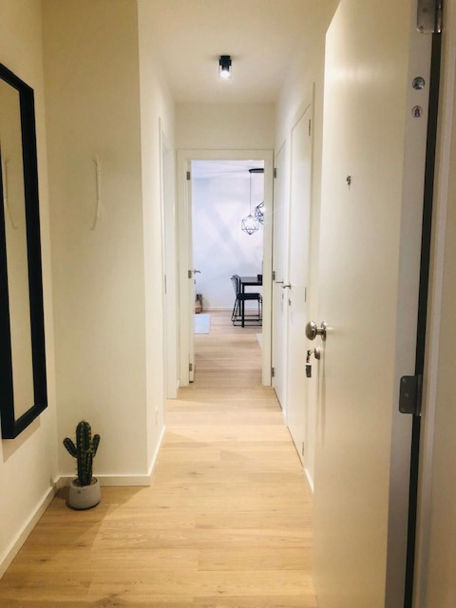 Gemeubeld 1-slaapkamer app met prachtig zicht op park  foto 11
