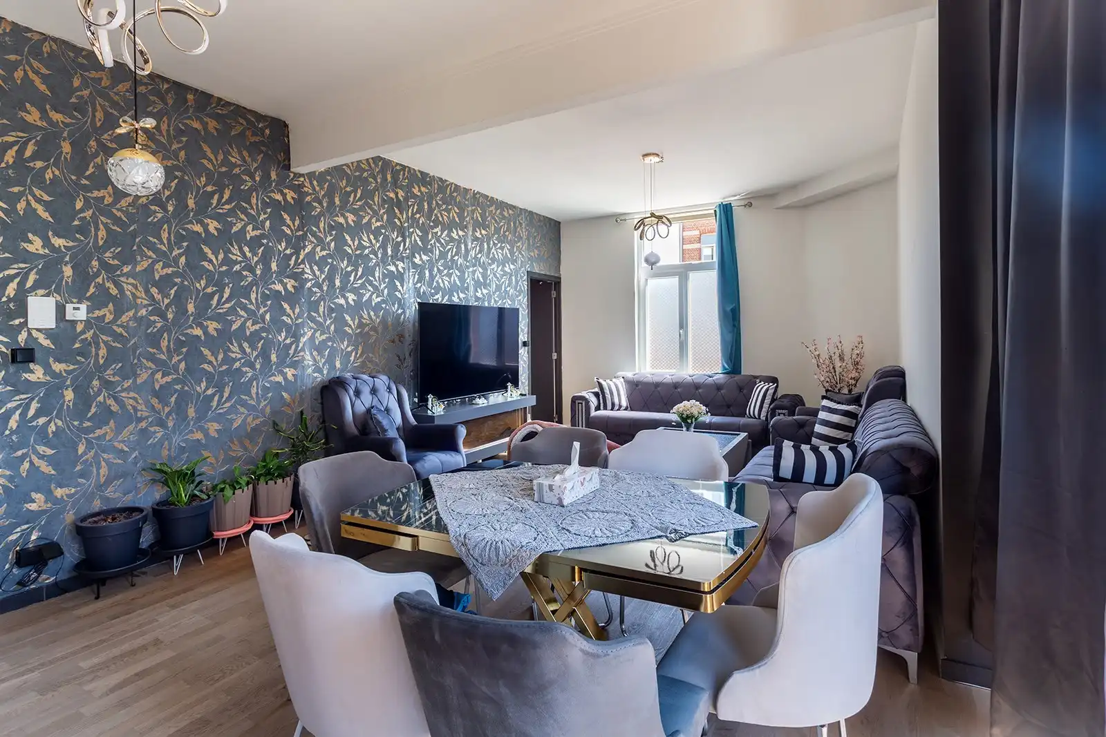 Lichtrijk hoek appartement met karakter!  foto 2