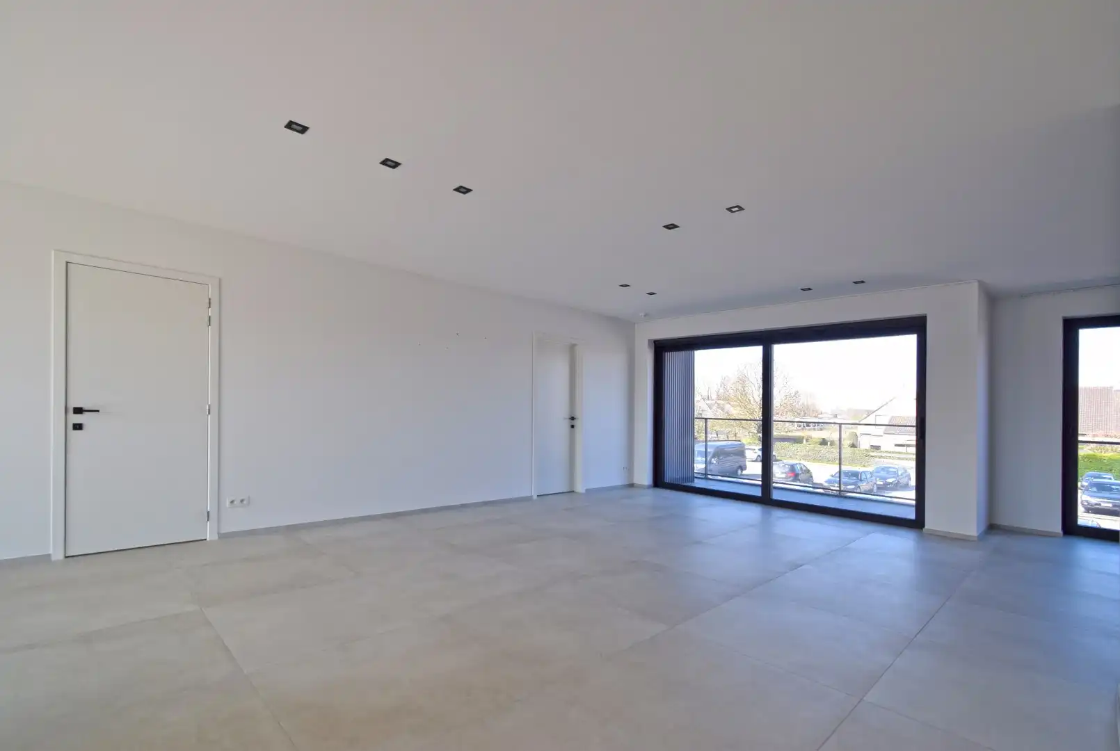 INSTAPKLAAR APPARTEMENTENT MET TWEE RUIME TERRASSEN foto 3