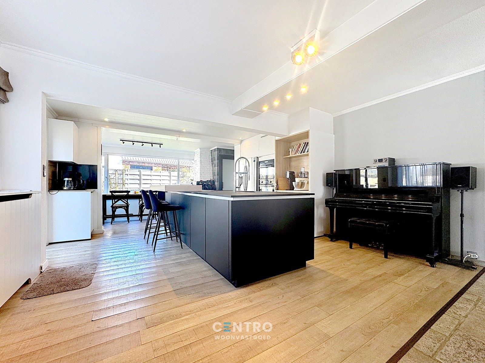 Ruime, instapklare WONING met 5/6 slaapkamers, badkamer, nieuwe keuken, grote garage en ZONNIGE tuin te Brugge (Sint-Kruis) foto 14