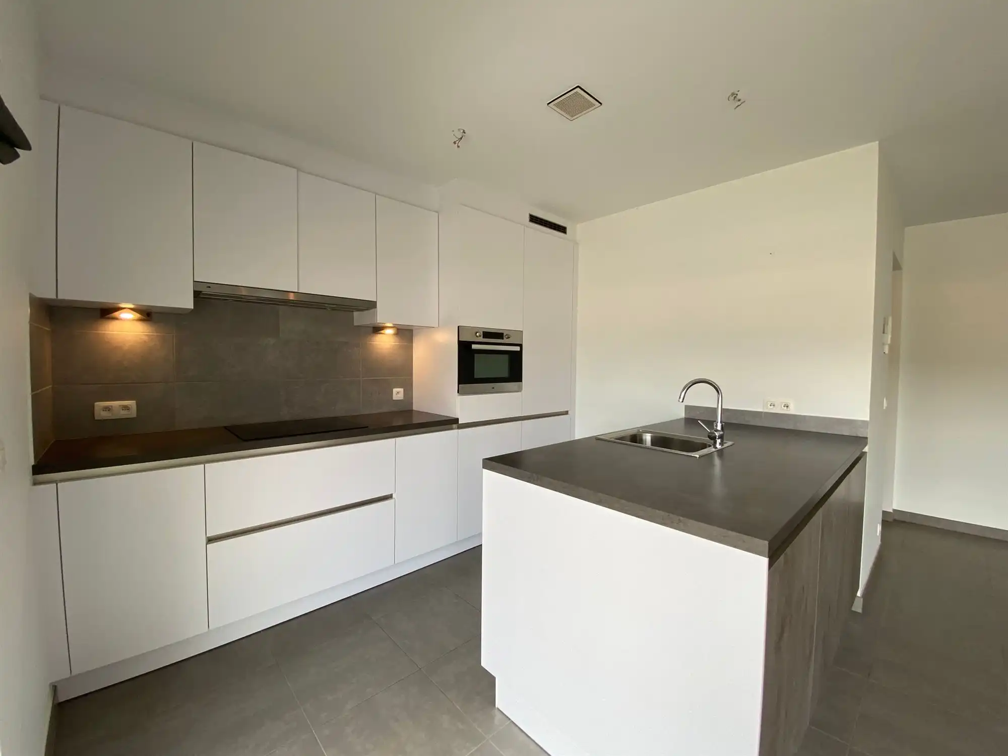 Appartement met twee slaapkamers in een rustige en mooie residentie  foto 5