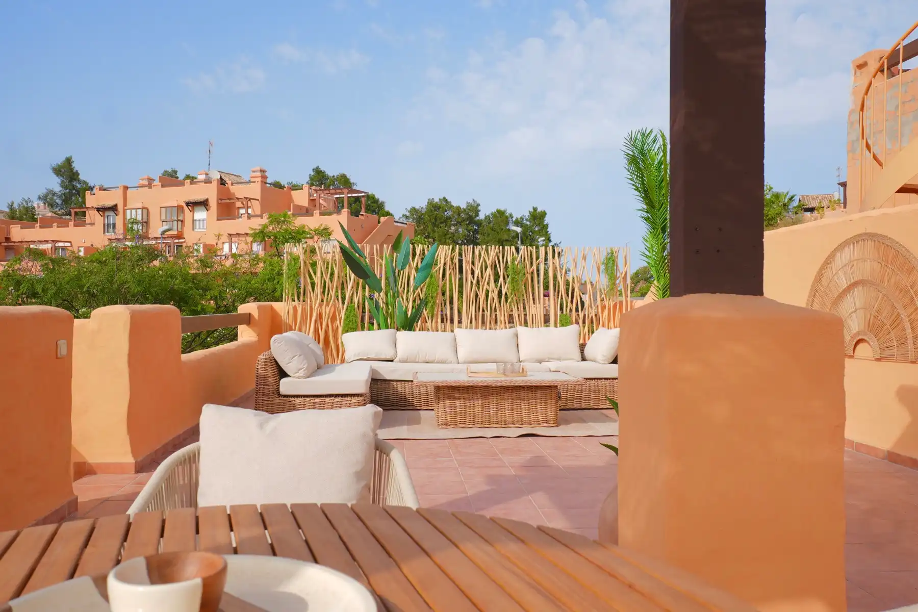 Bemeubeld appartement met parking en berging - uniek aanbod!  foto 3