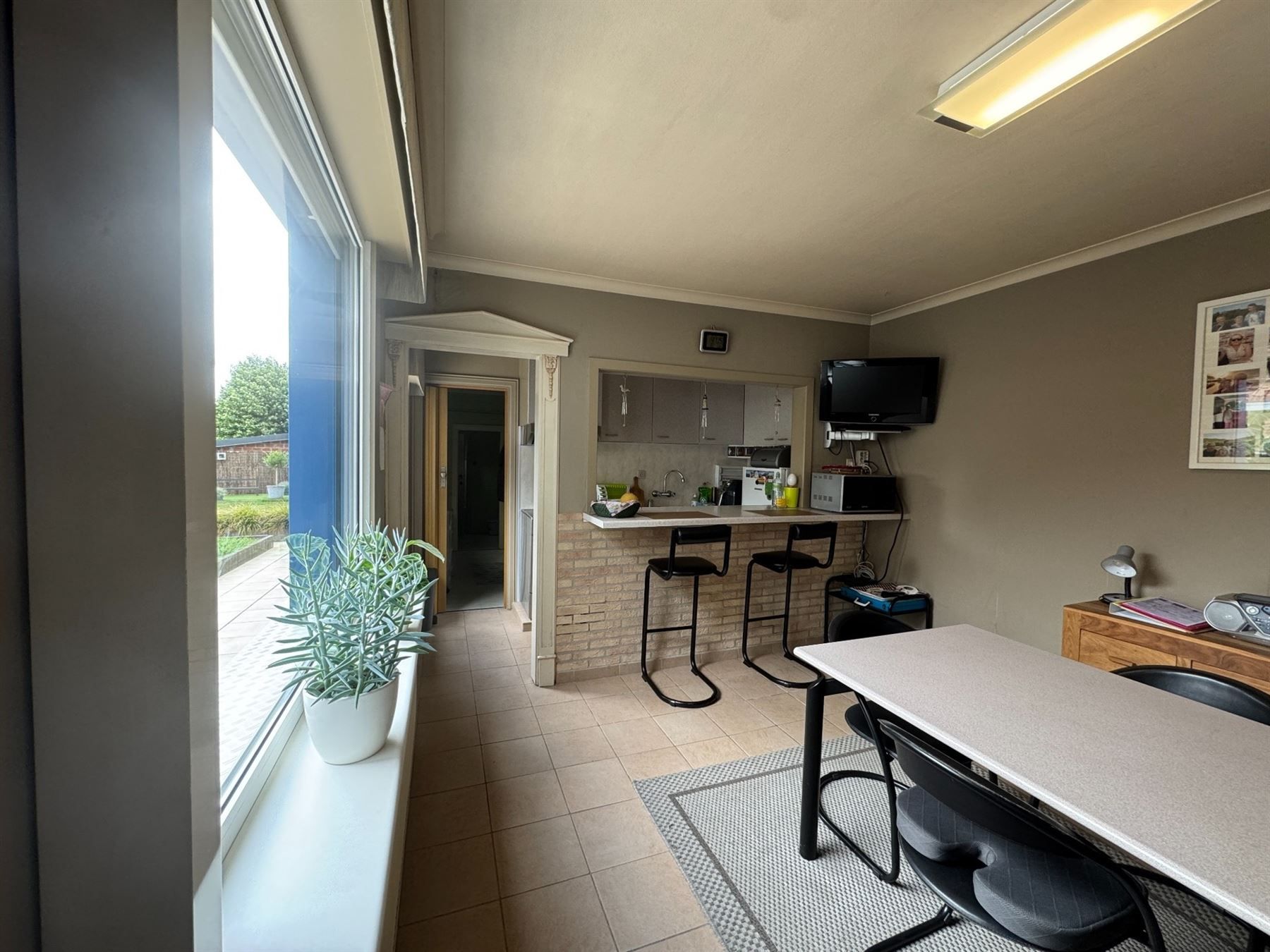 Goed onderhouden woning met loods op 495 m² foto 4