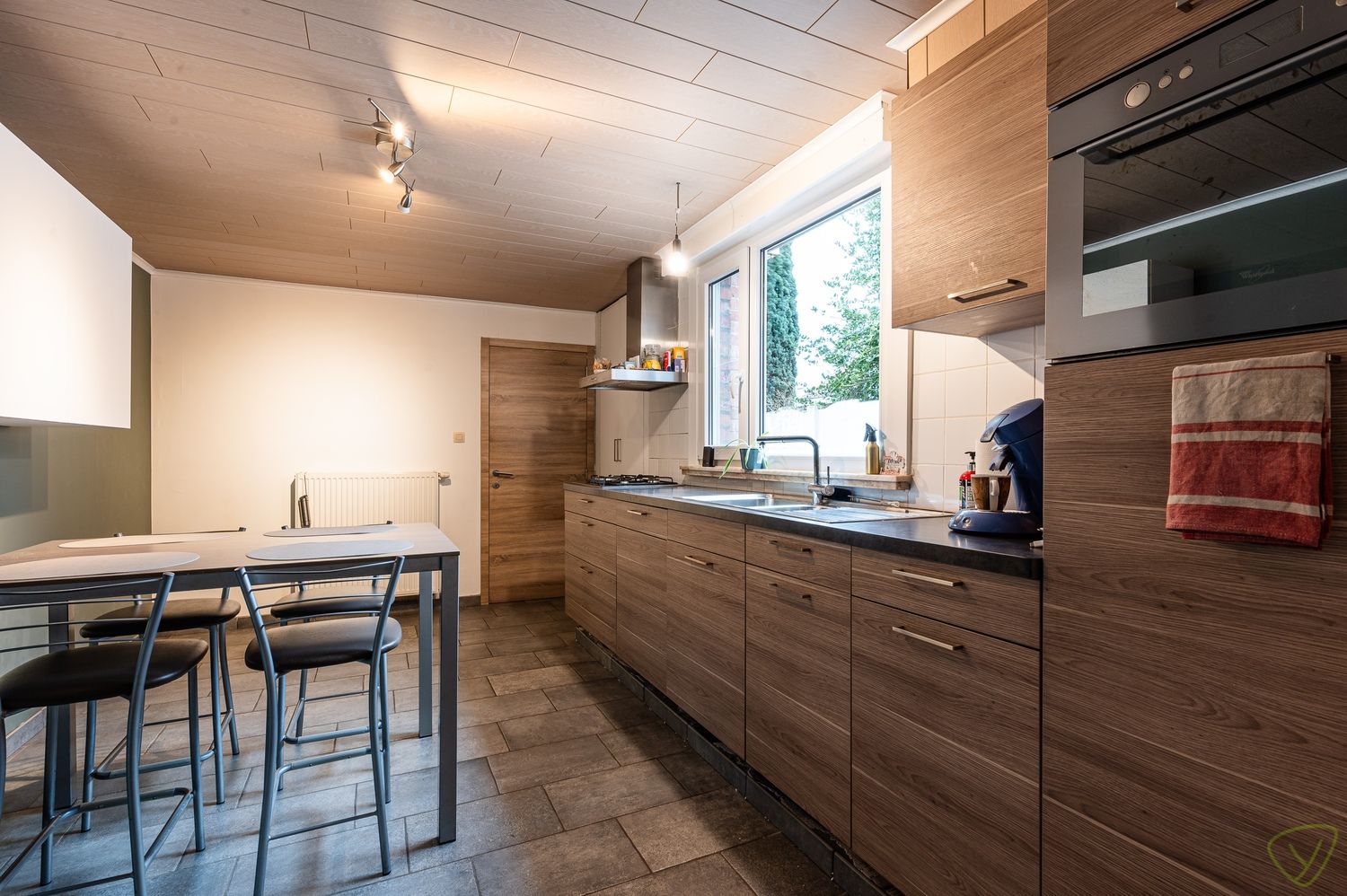 Volledig instapklare woning met ruime tuin in Adegem foto 9