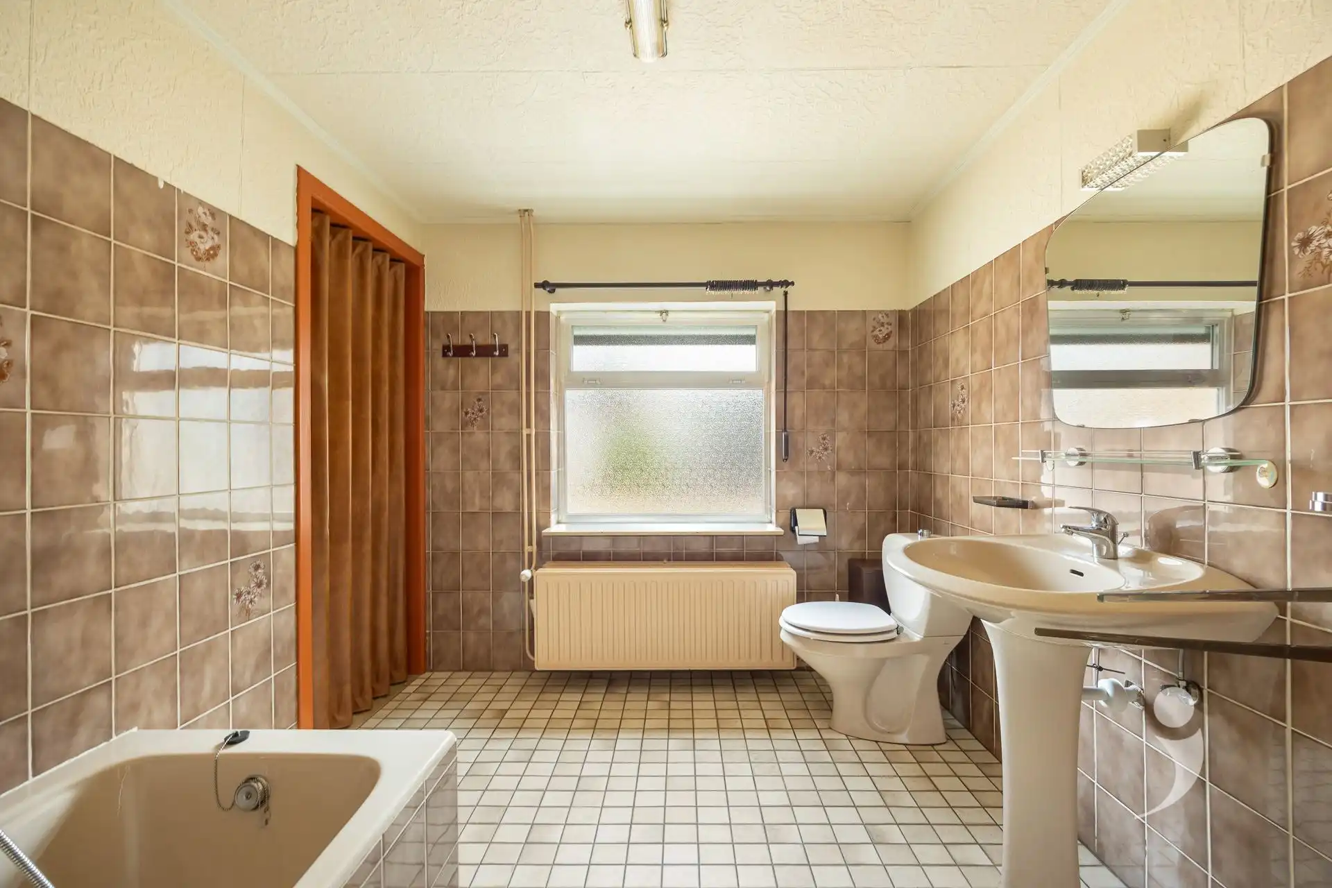 Te renoveren woning met vier slaapkamers!  foto 15